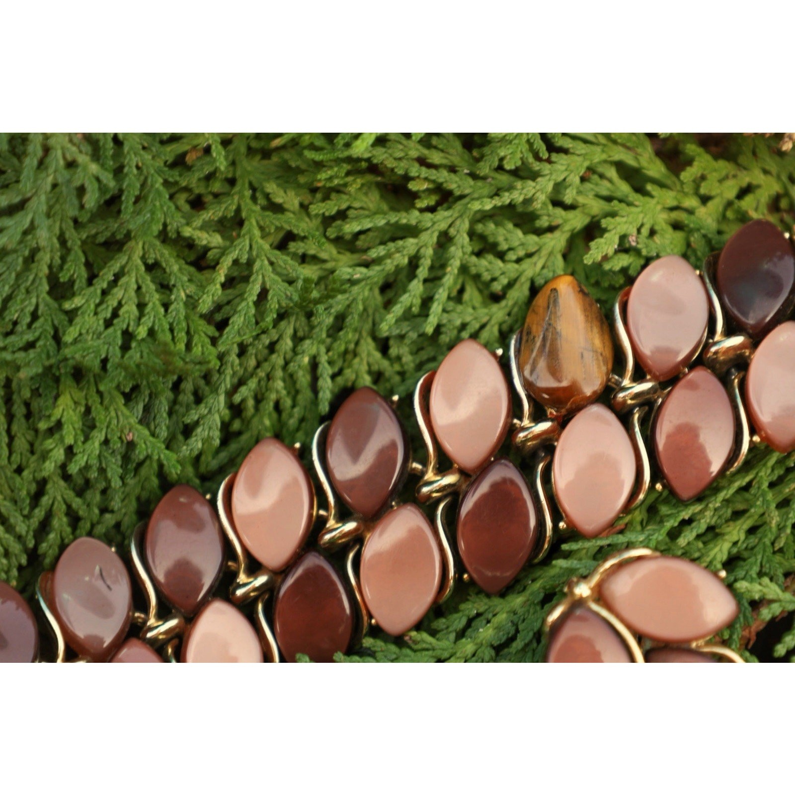 Lisner Thermoset Bracelet Earrings Set Brown Caramel Gold Tone Vintage 1950s