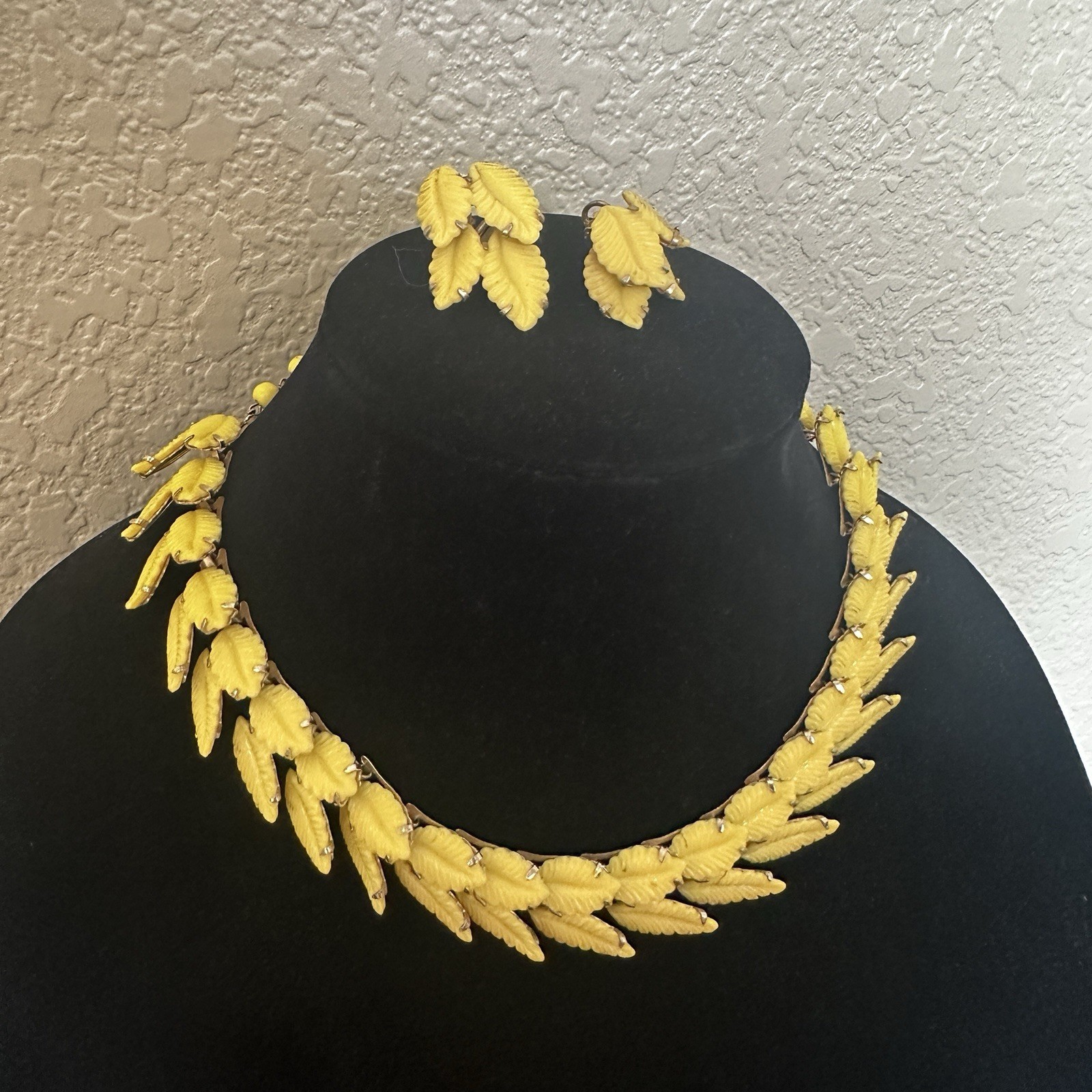 Vintage Thermostat Yellow Lucite Necklace And Clip On Earrings Gold / Adjustable