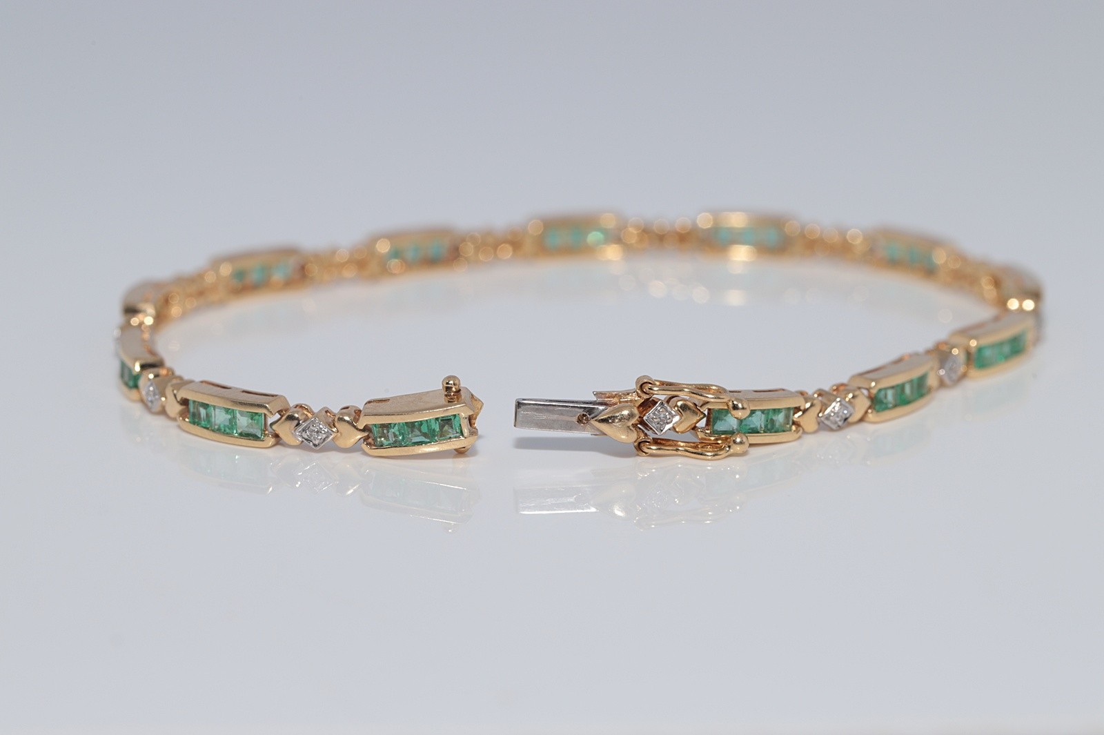 Vintage Circa 1980s 18k Gold Natural Diamond And Caliber Cut Emerald Bracelet