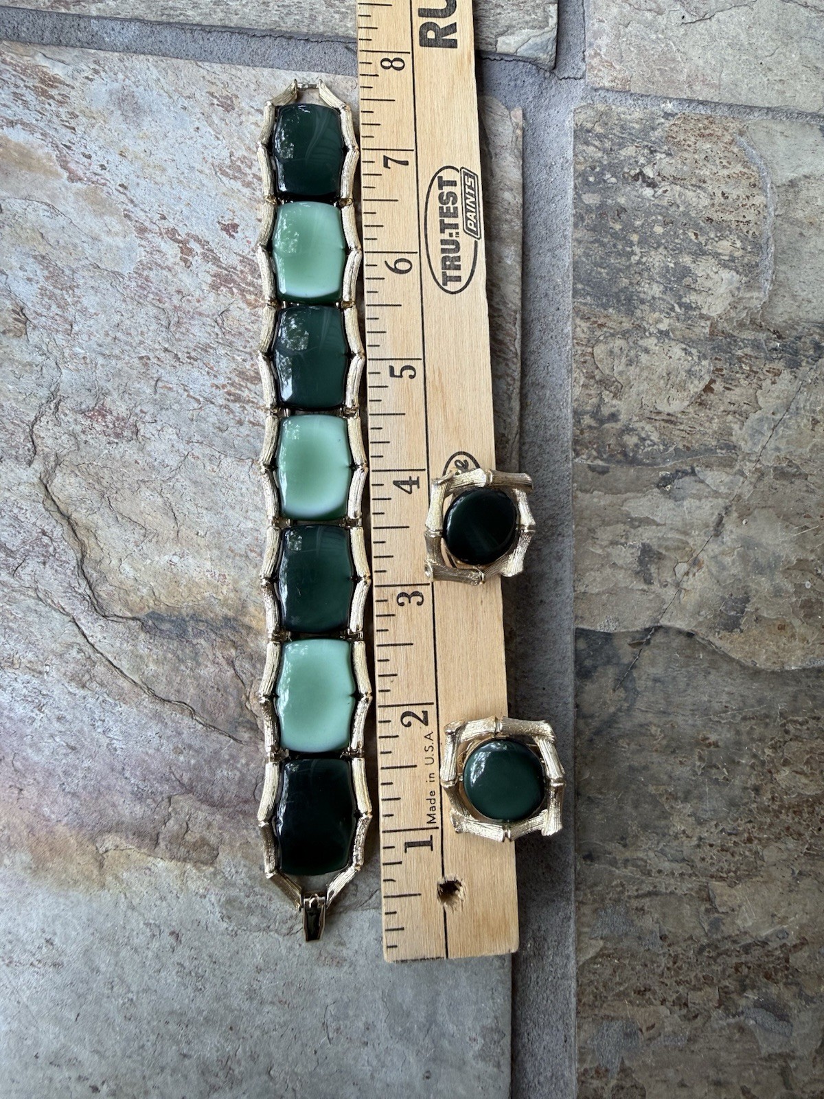 Lisner Vintage Green Lucite Thermoset 2 Pc Set Bracelet Earrings Bamboo Setting