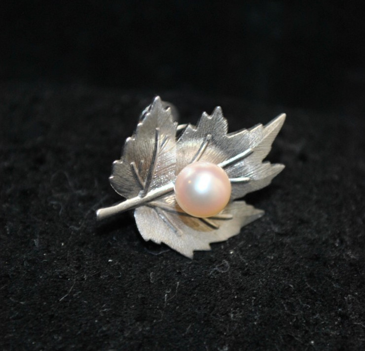 Single Vintage Mikimoto Sterling Silver Maple Leaf Pearl Screw-back Earring