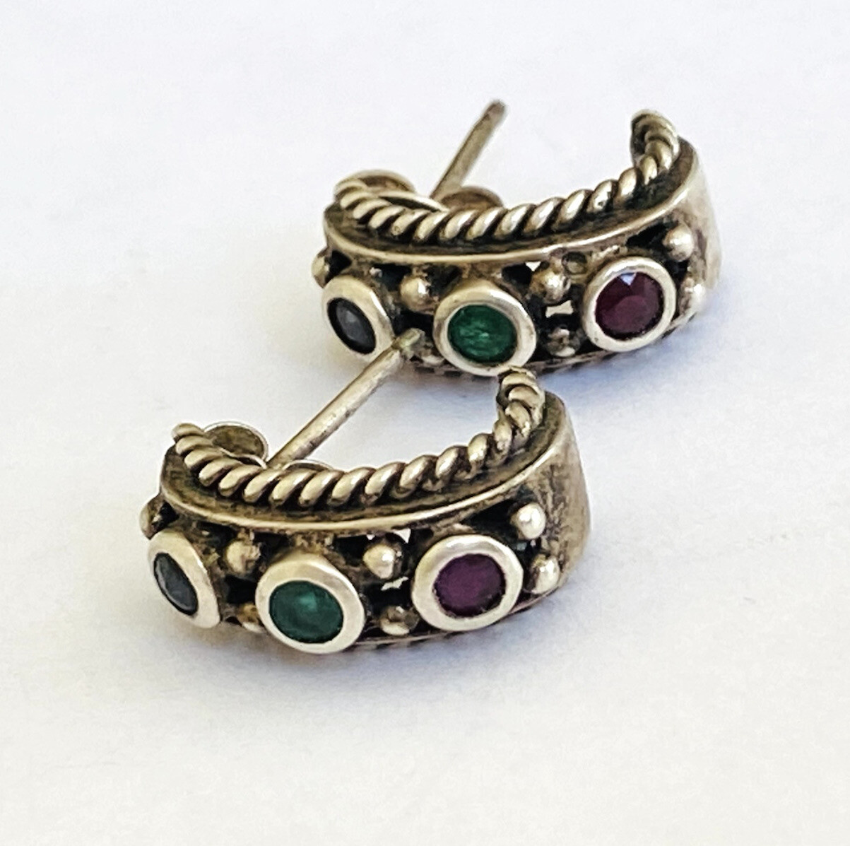 VINTAGE SIGNED STERLING SILVER RUBY EMERALD SAPPHIRE ROPED HALF HOOP EARRINGS