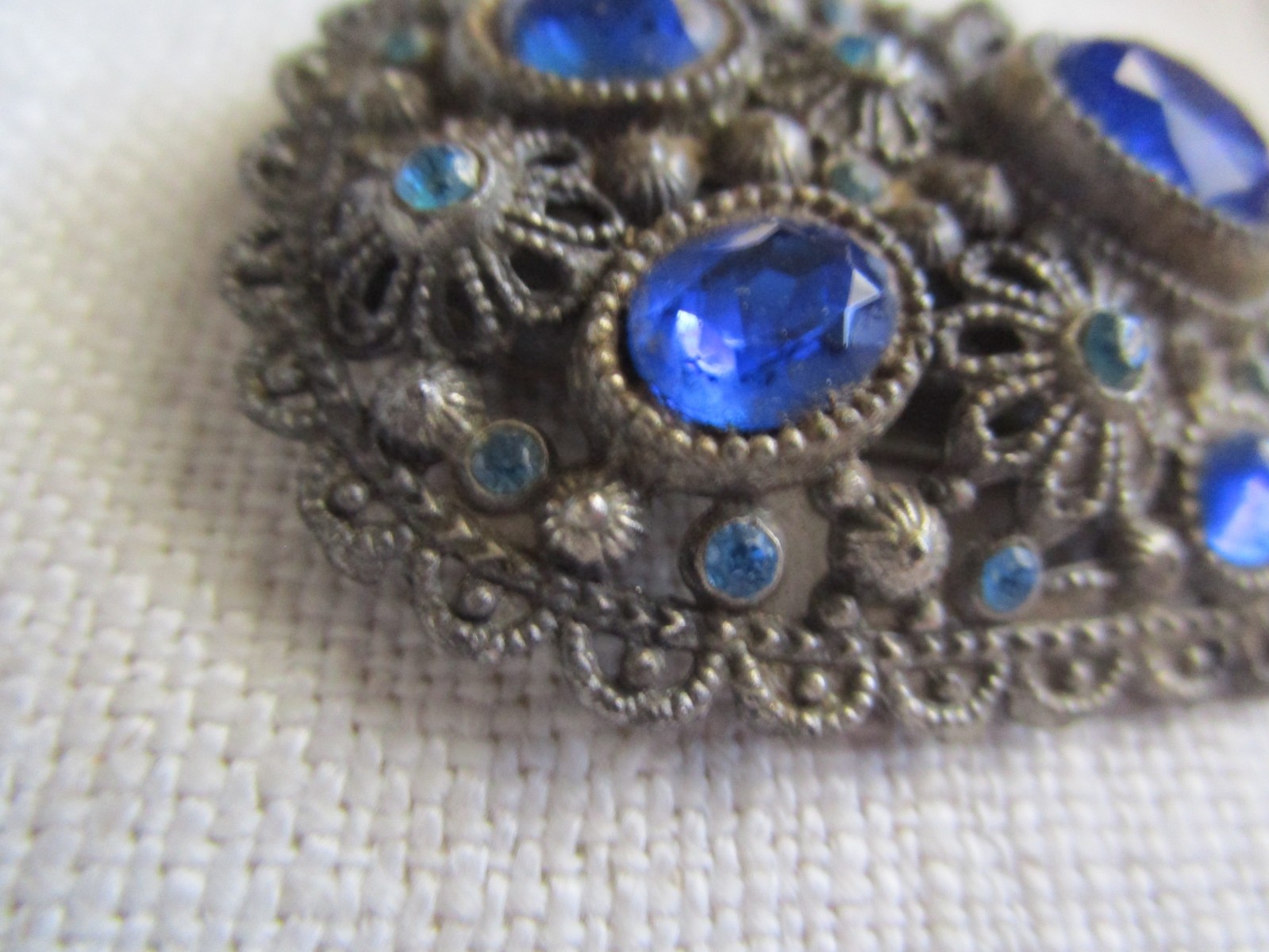 VTG New England Glass Works silver tone, blue stone Dress Clip OCT25-12