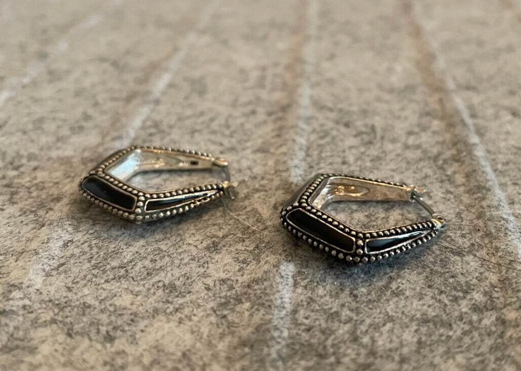 For auction is a Vintage MONET Silver Tone & Black Hoop Pierced Earring. Please