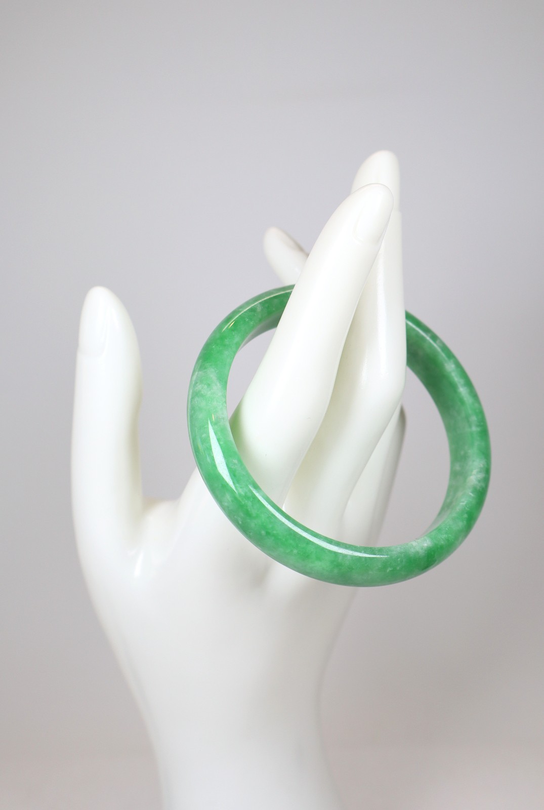 Genuine Vintage Chinese Green Jadeite Gemstone Bangle 58.26mm Diameter