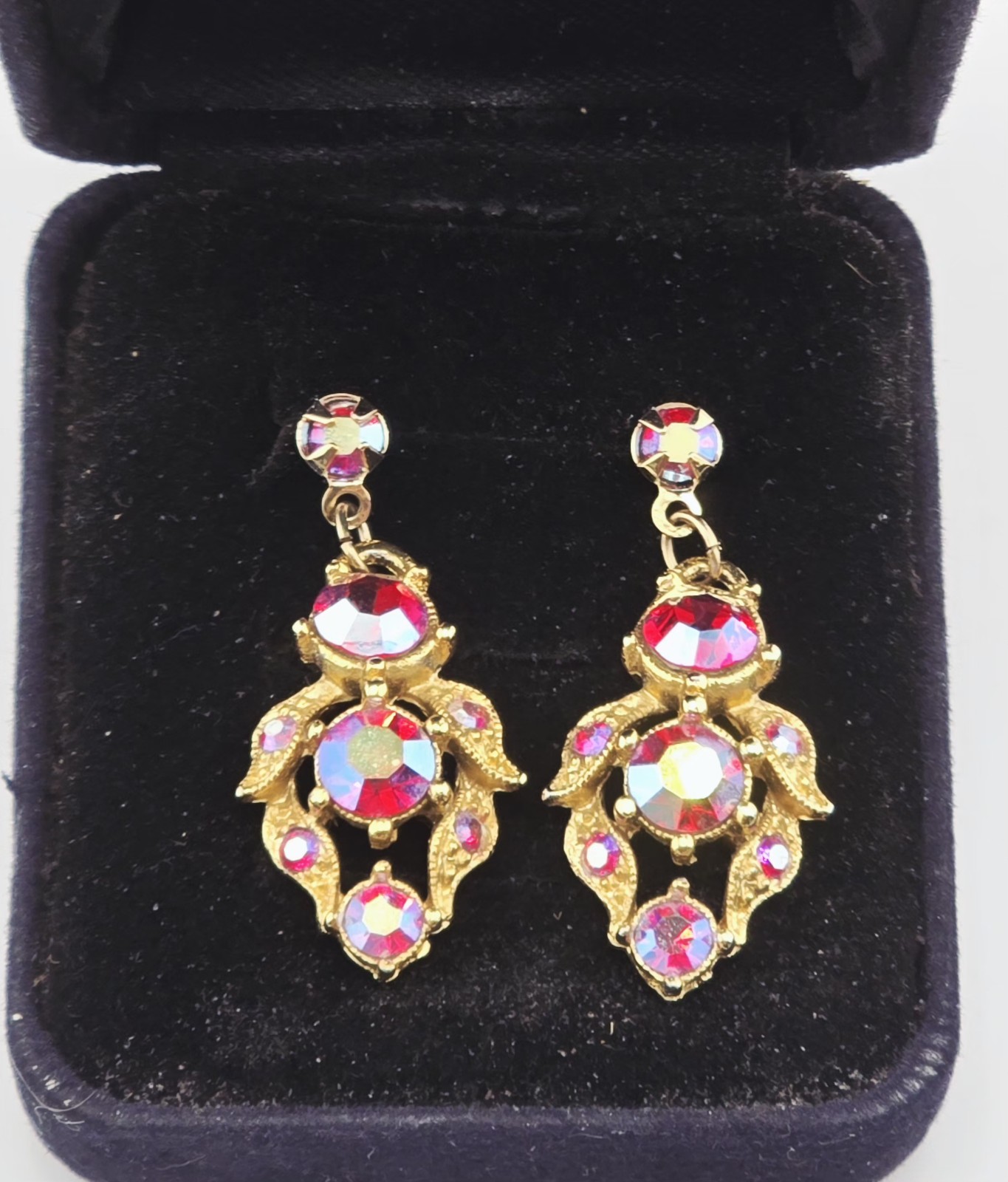 VTG IRIDESCENT PINKS PURPLES CRYSTALS VICTORIAN PIERCED DANGLY EARRINGS☆1.5″☆EC