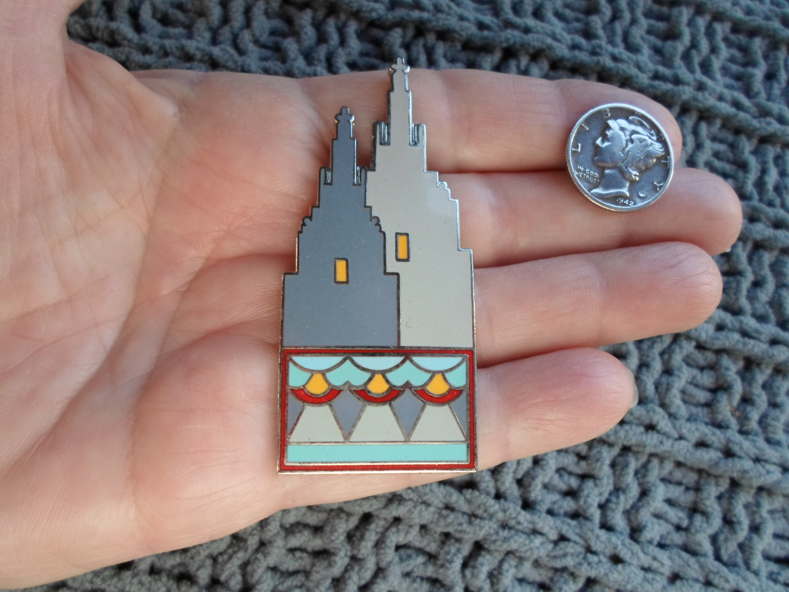Vintage ACME – San Remo architect ROBERT STERN – enamel buildings PIN – brooch