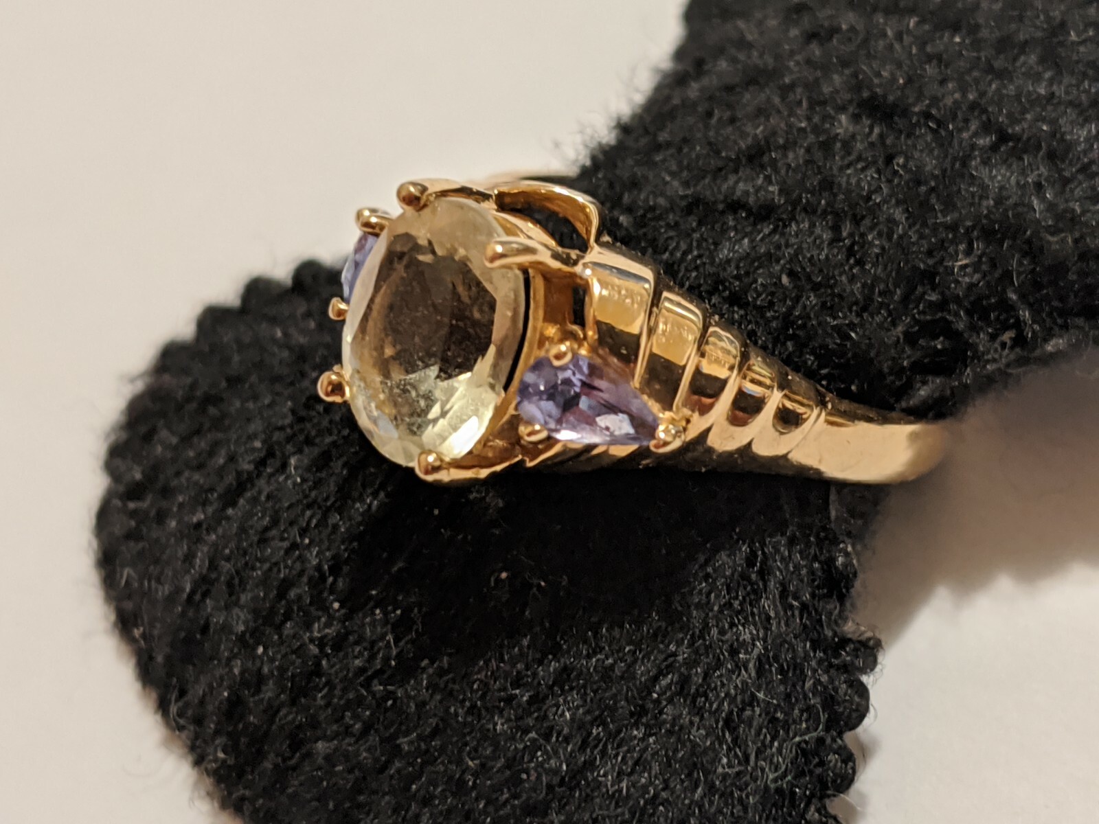 VINTAGE 10K YELLOW GOLD RING ABOUT SIZE 7 1/2 – 7 3/4 HALLMARKED SIGNED 10K FL