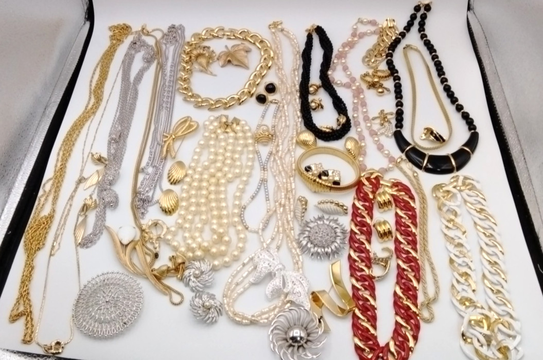 Vintage Jewelry Lot Coro Trifari Monet Sarah Coventry Necklace Earring Brooch