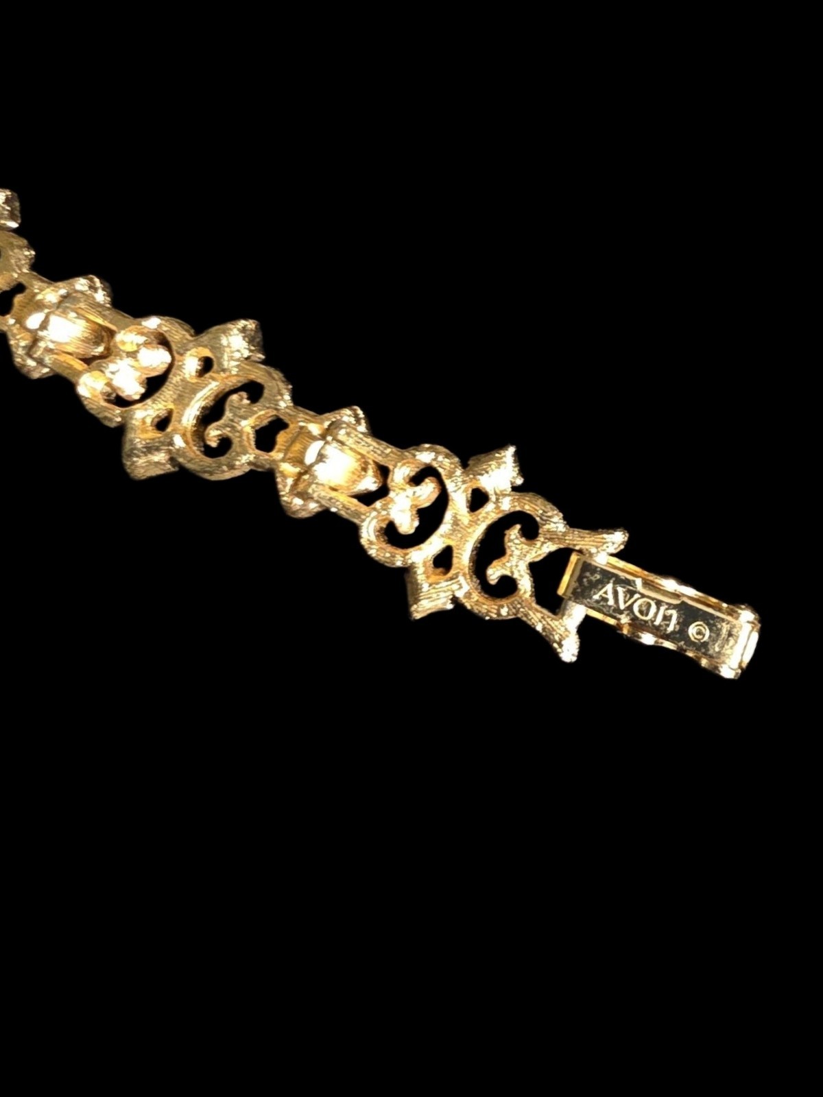 Vintage Avon Goldtone Precious Pretenders Scroll Link Bracelet Signed 1971