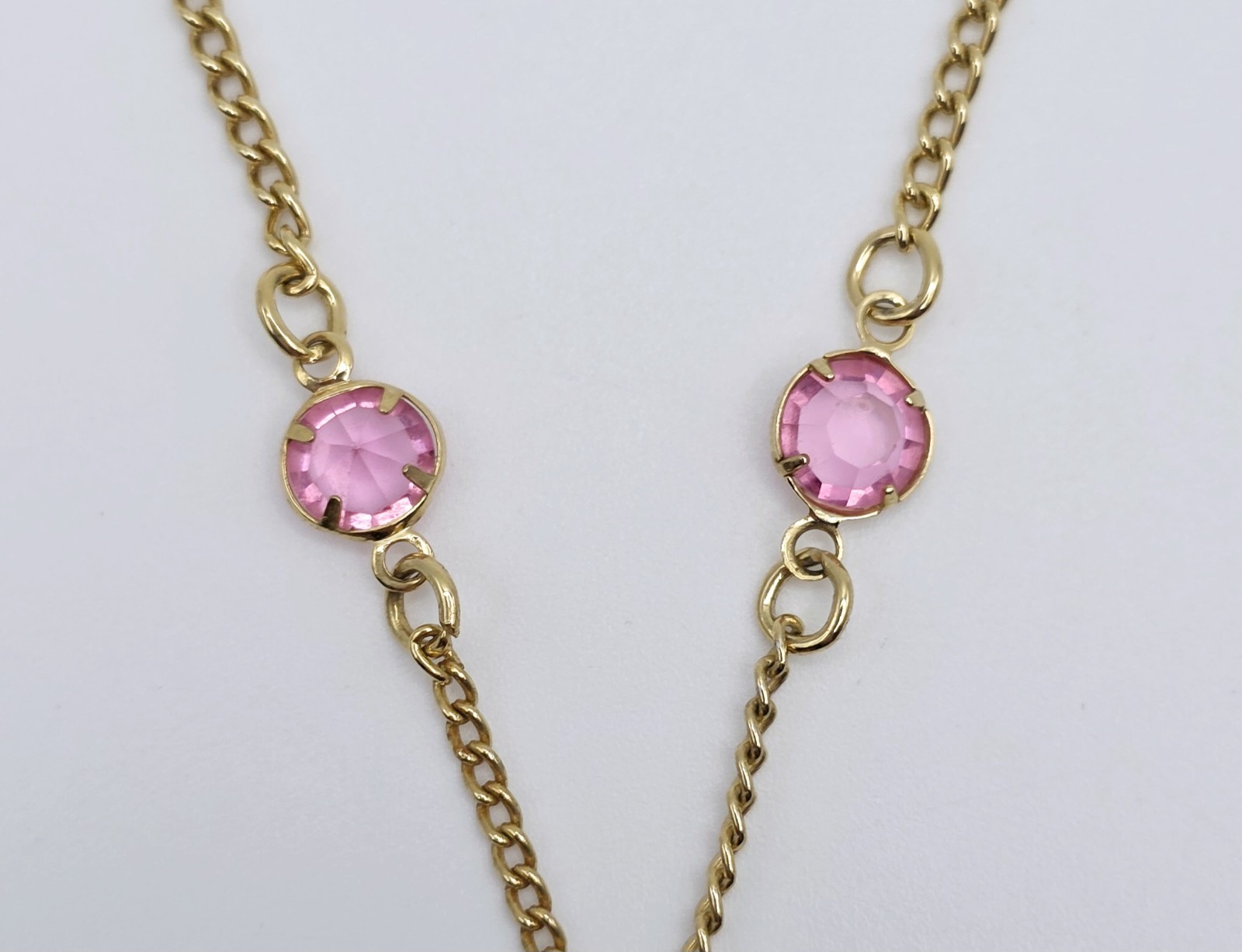 Vtg Gold Tone Pink Rhinestone Bezel Halo Station Pendant Circle Necklace Retro