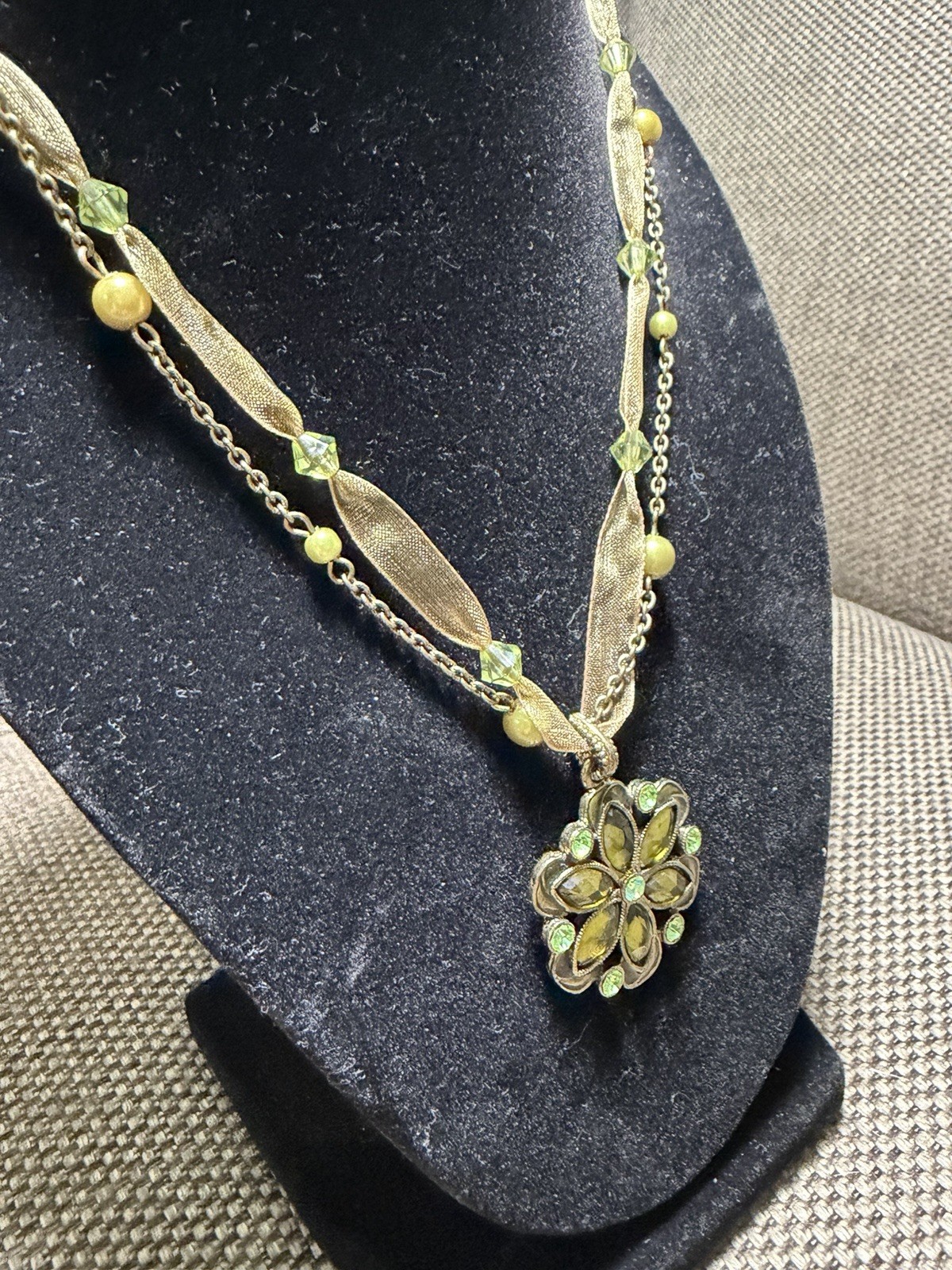 VTG 1928 Signed Moss Green Gold Tone Flower Necklace Double Strand Faux Pearls