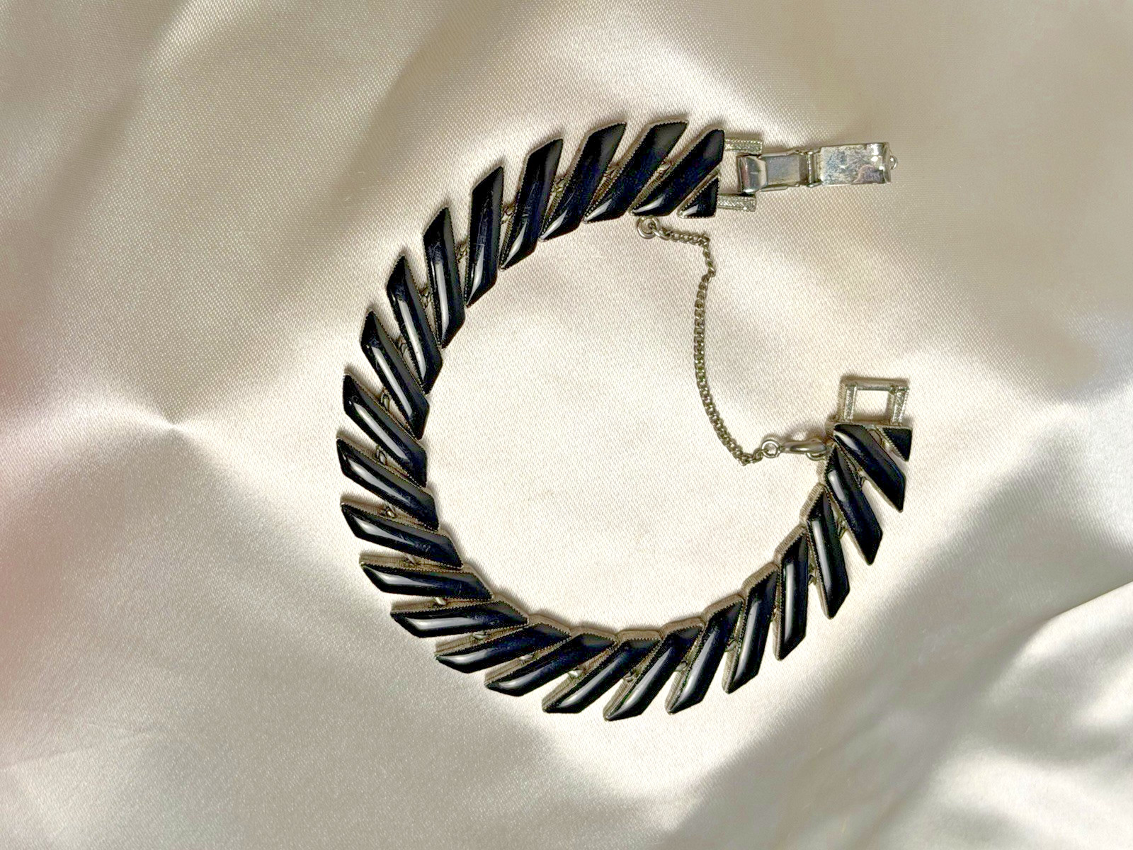 Vintage Silver Tone & Black Link Bracelet – Sleek Articulated Design 7″