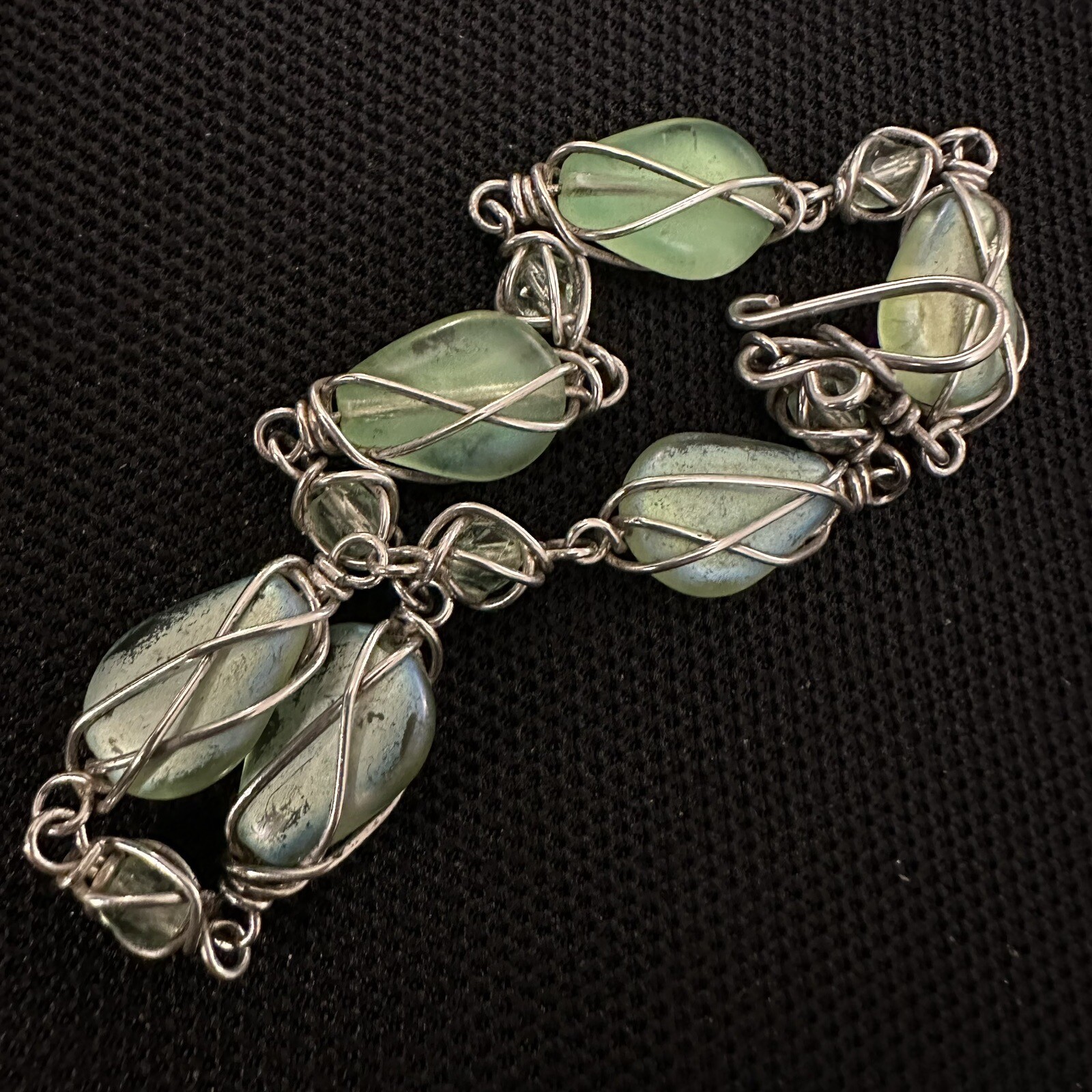 ESTATE STERLING SILVER ARTISAN WIRE WRAP GREEN GLASS BEAD BRACELET 8 3/4”LONG