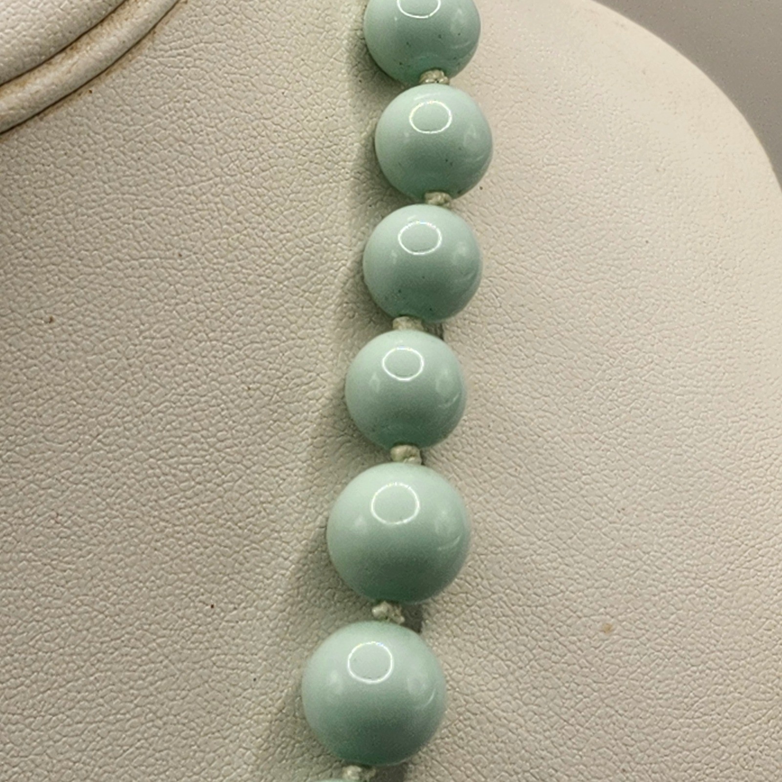 Vintage Light Blue Teal Graduated Bead Necklace Gold Tone Spring Clasp Retro