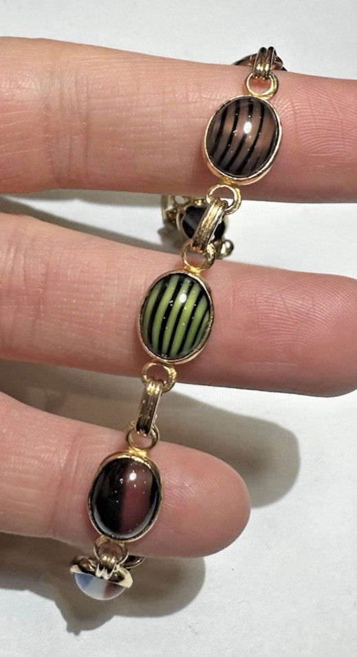 Scarab Style Green Purple White Banded Glass Cab Gold tone 7″ Vintage Bracelet
