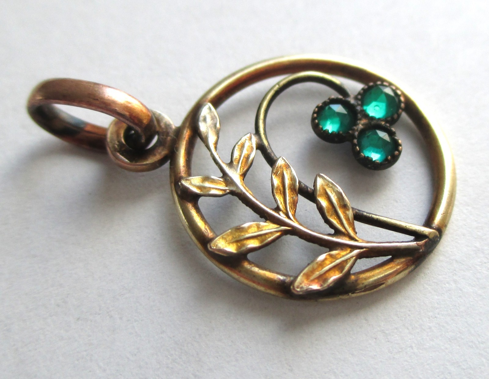 ANTIQUE VICTORIAN GOLD WASH FLOWER ROSE CUT GREEN RHINESTONE PENDANT CHARM