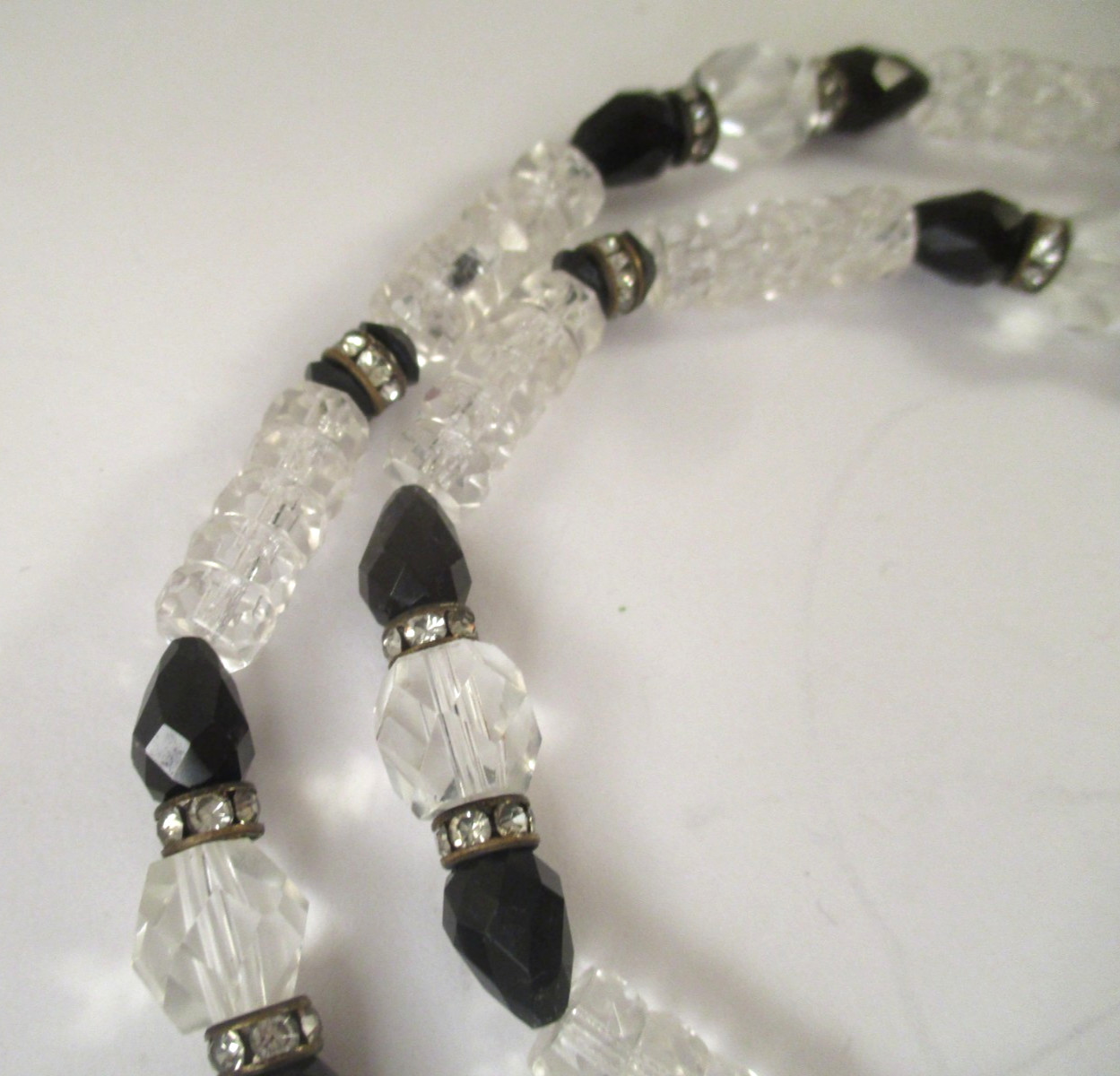 Vintage BLACK & CLEAR GLASS RHINESTONE RONDELLE BEADED NECKLACE 31-1/4″