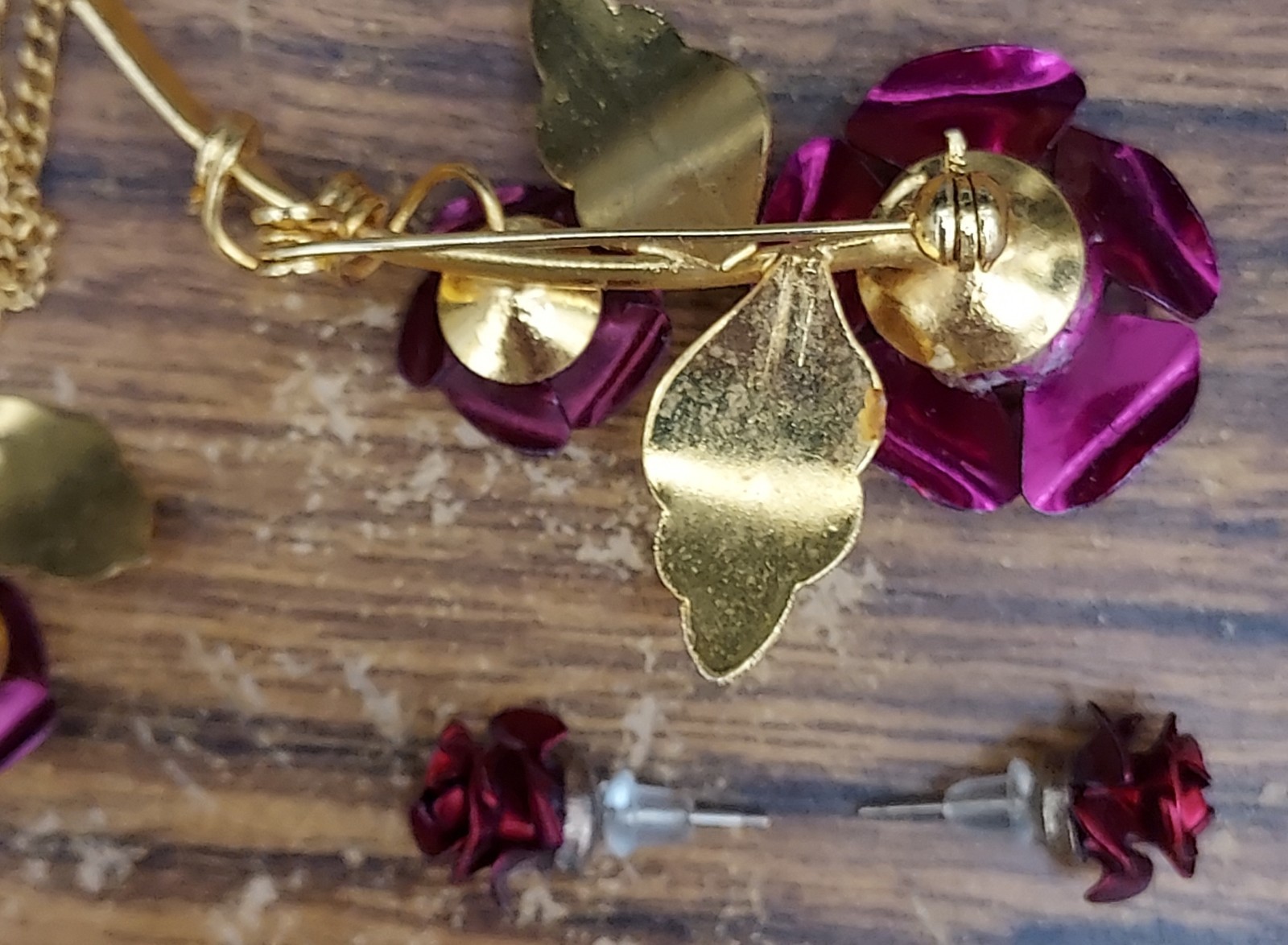 Vintage Red Rose Necklace, Brooch, Earrings Goldtone 17in. Chain