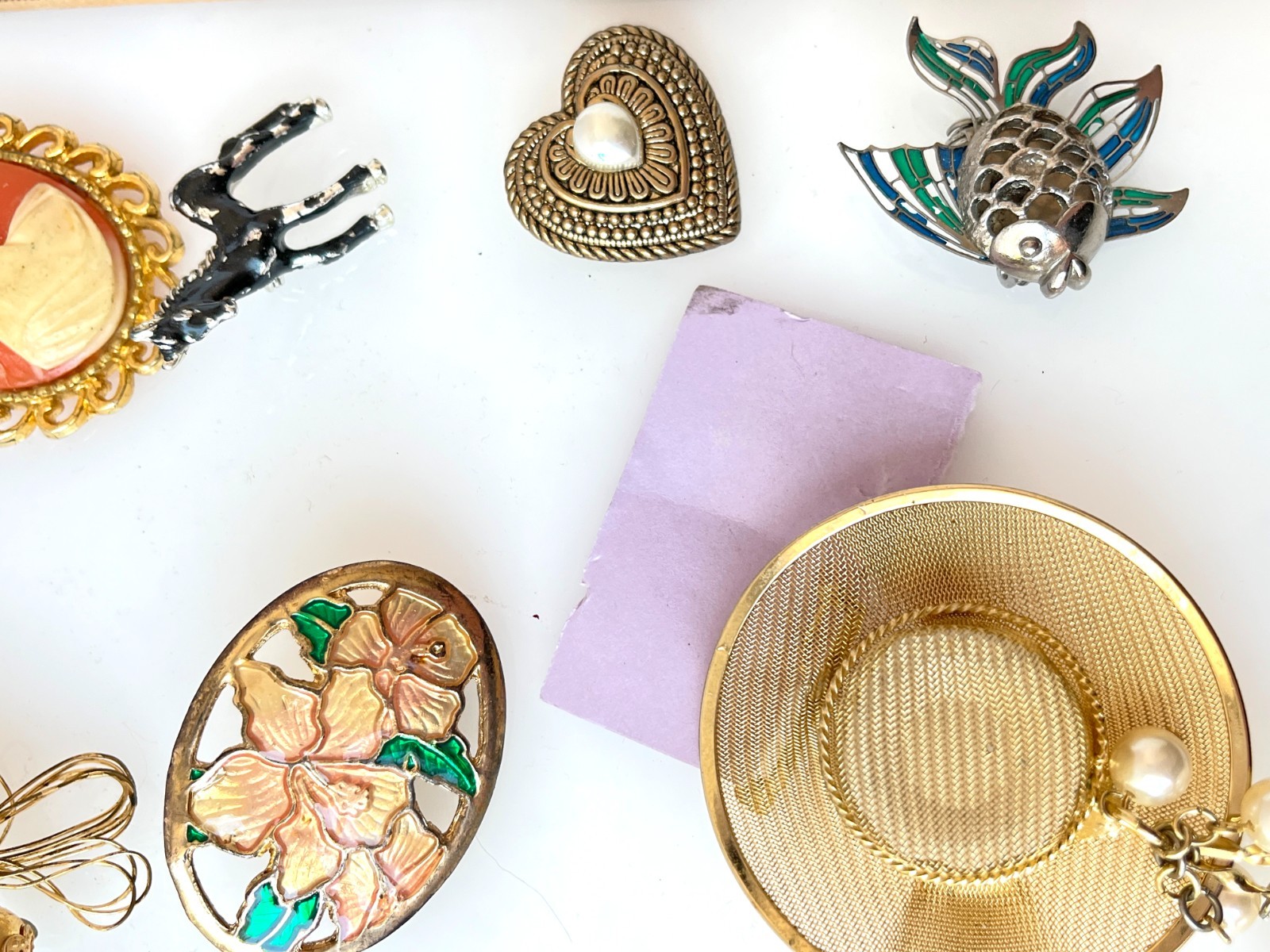 Lot Vintage 20 Brooches Flowers, Butterflies, Boat, Fish, Horse, Hearts, Cameo