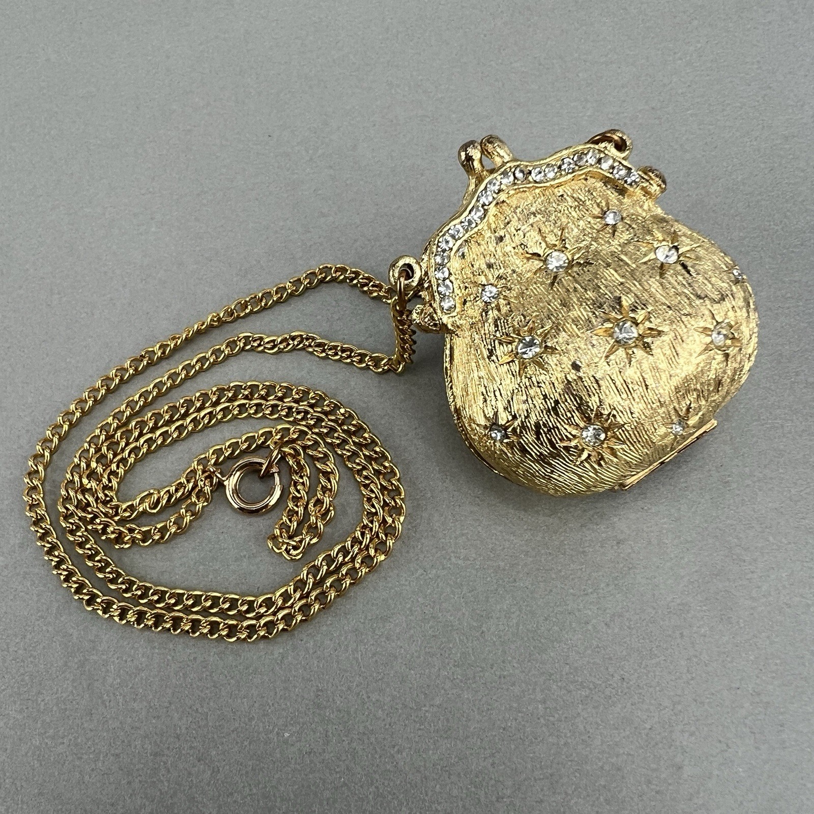 Vintage Purse Necklace Locket Pill Box Gold Tone Rhinestone q3z