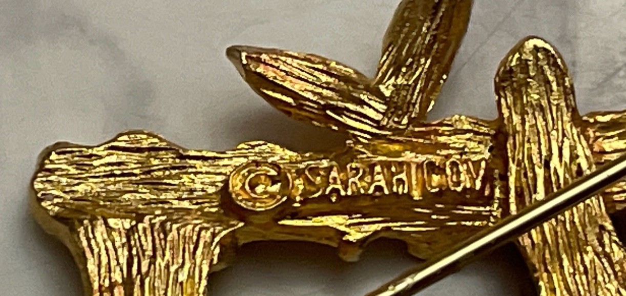 Vintage Gold Tone Signed Sarah Coventry Bamboo Letter P Brooch Pin YD-26