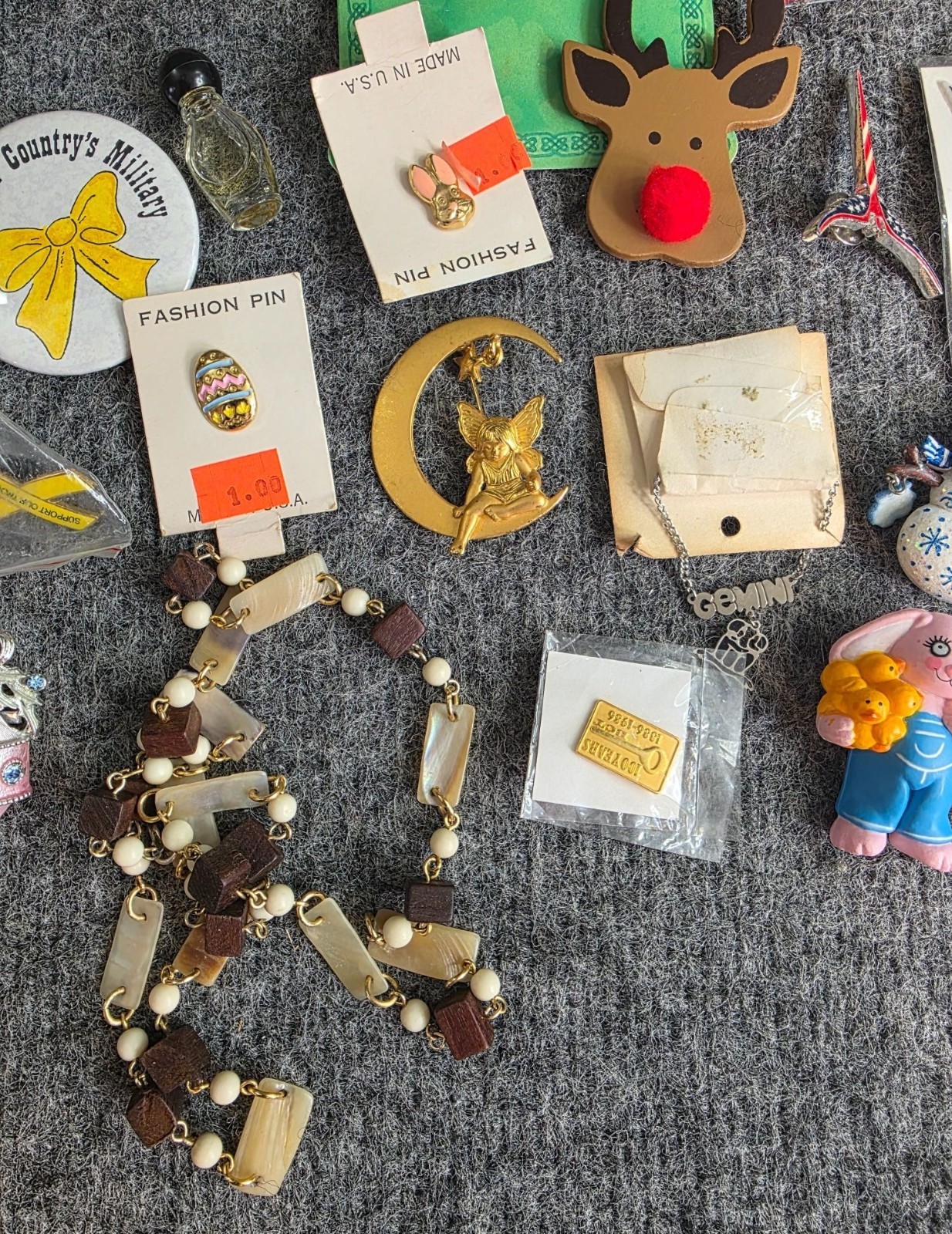 Vintage Jewelry Collectibles Lot Pins Ornaments Necklaces Bracelets Holiday