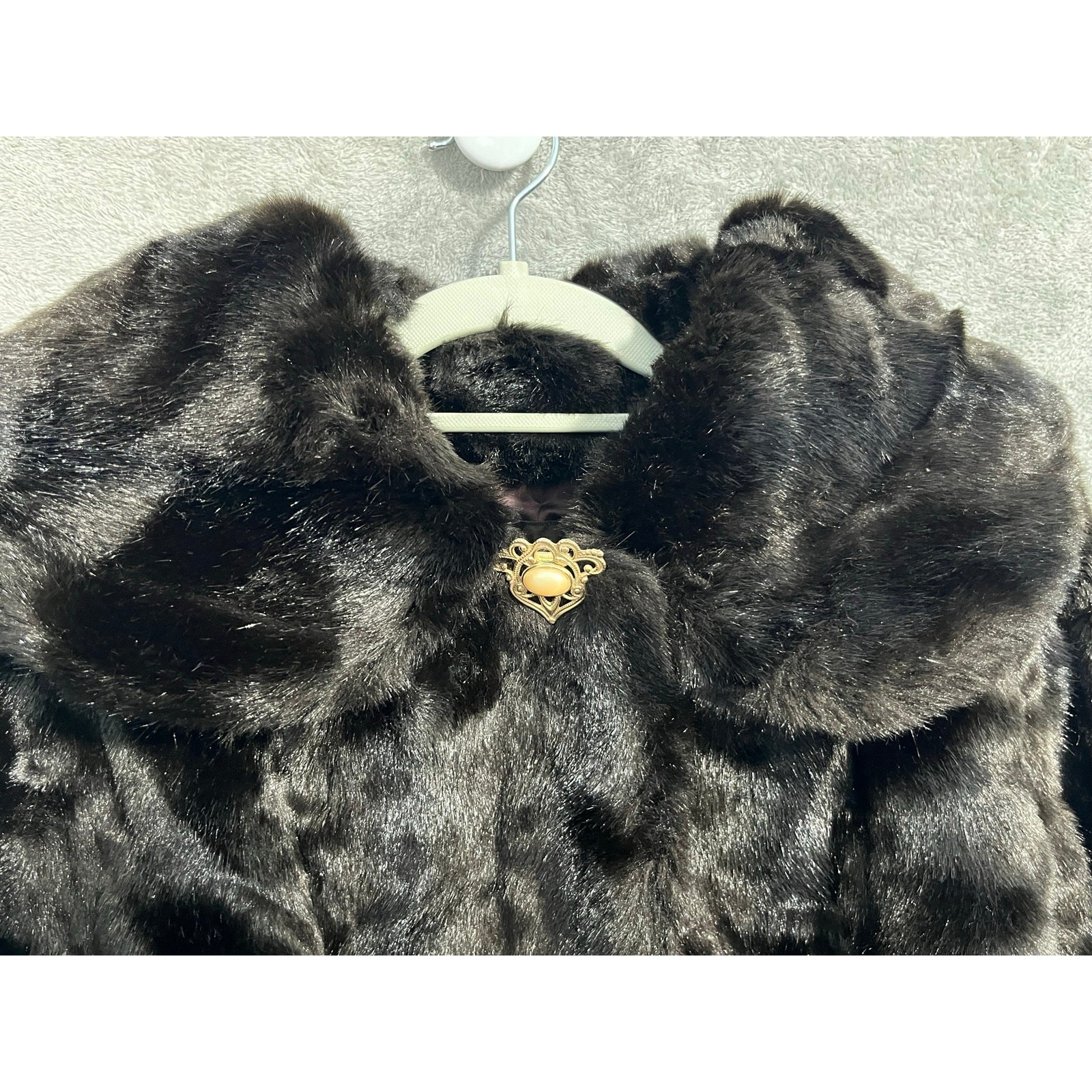 VTG Gold Tone Faux Pearl Fur Clip Victorian Revival Sweater Scarf Collar Clasp