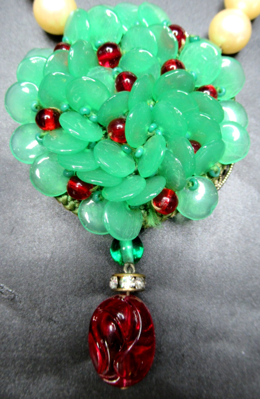 Amazing French Red & Green Glass Ruffle Vintage Glass Pearl Necklace