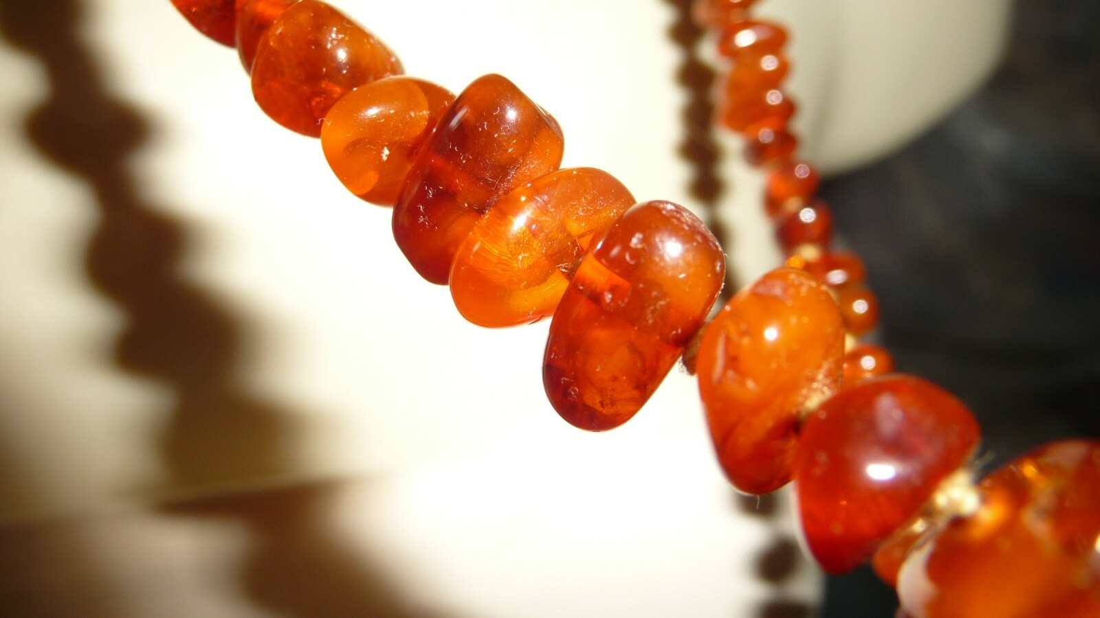 #53X vtg COSTUME NECKLACE 13″ L NO CLASP GRADUATED HAND KNOTTED CHUNKS OF AMBER