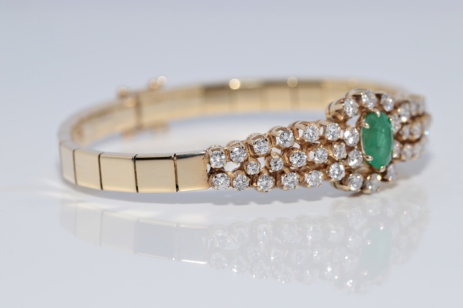 Vintage Circa 1980s 18k Gold Natural Diamond And Oval Cut Emerald Bracelet