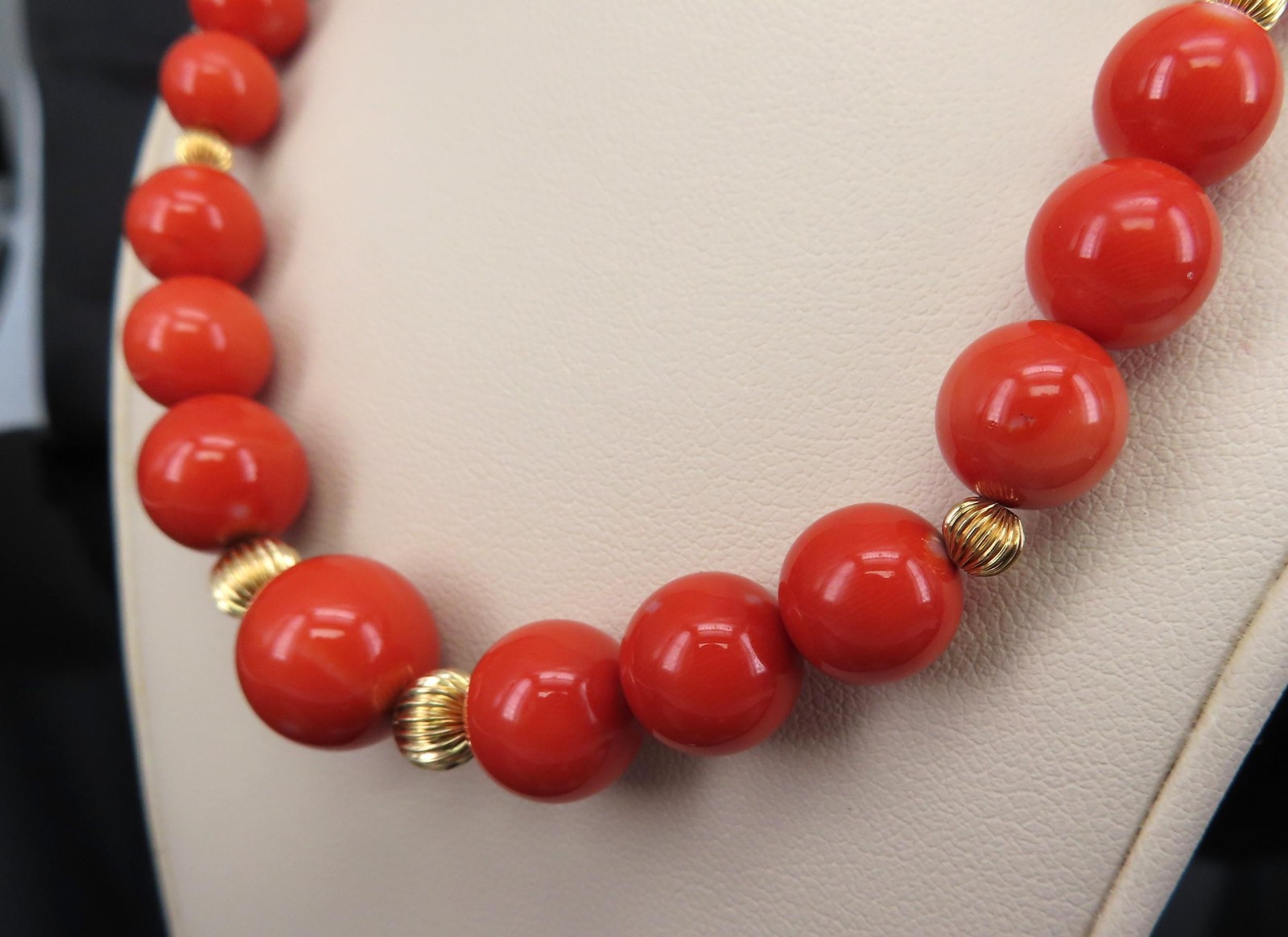 Vintage 12.5-5mm Natural Untreated Coral 14K Yellow Gold 22.5″ Necklace 45.5g