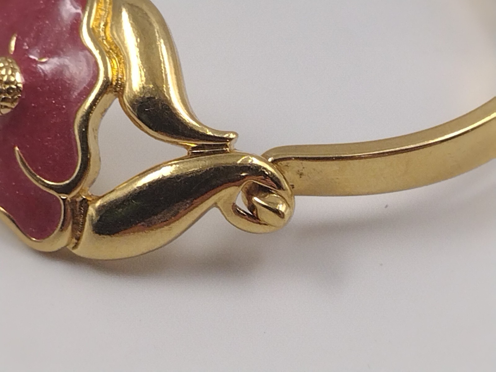 Unbranded Gold Tone Bracelet With Pink Enamel Flower Hook Closure About 8 1/2 In