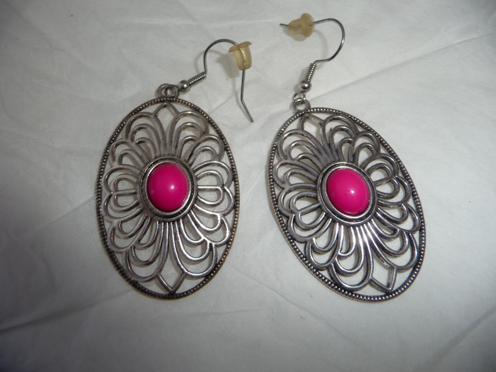 1 3/4″L SILVER TONE OPEN CUT FILIGREE PINK CENTER STONE PIERCED EARRINGS #31/19
