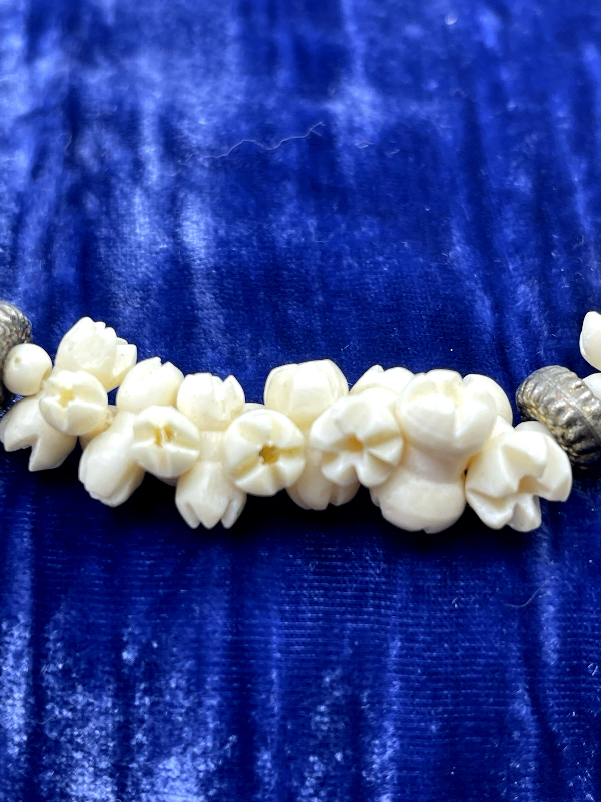 VTG Carved South Western Beach Flower Roses Beaded Metal Necklace 21”