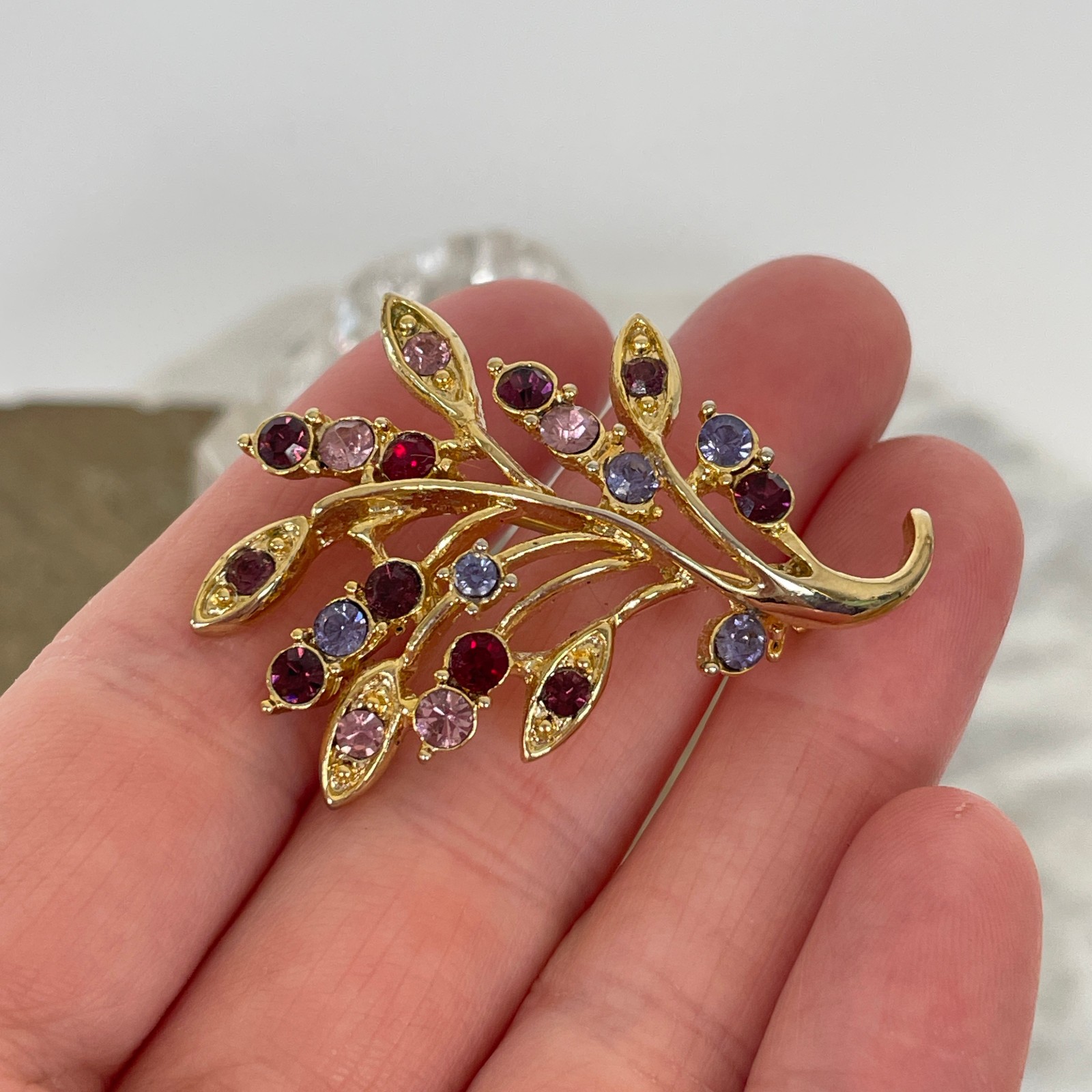 Sparkly Colorful RHINESTONE LEAVES Brooch Gold Tone Purple Pink Red Multicolor