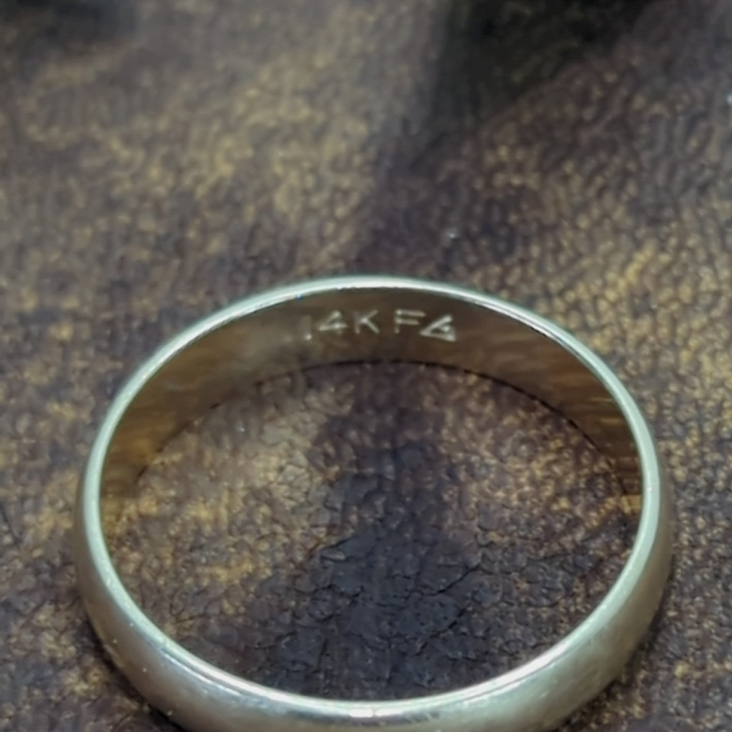 14k 2.5 grams FG Yellow Gold 1/8″ Band Wedding Ring Size: 7.5 Vintage Tested