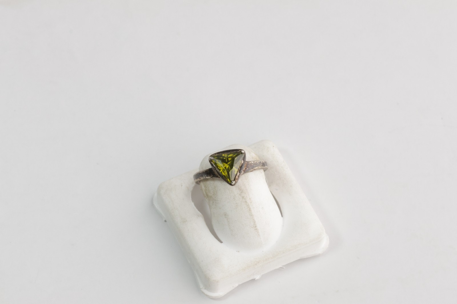 925 Mex Sterling silver Green Peridot Solitaire Style ring Size 6.5