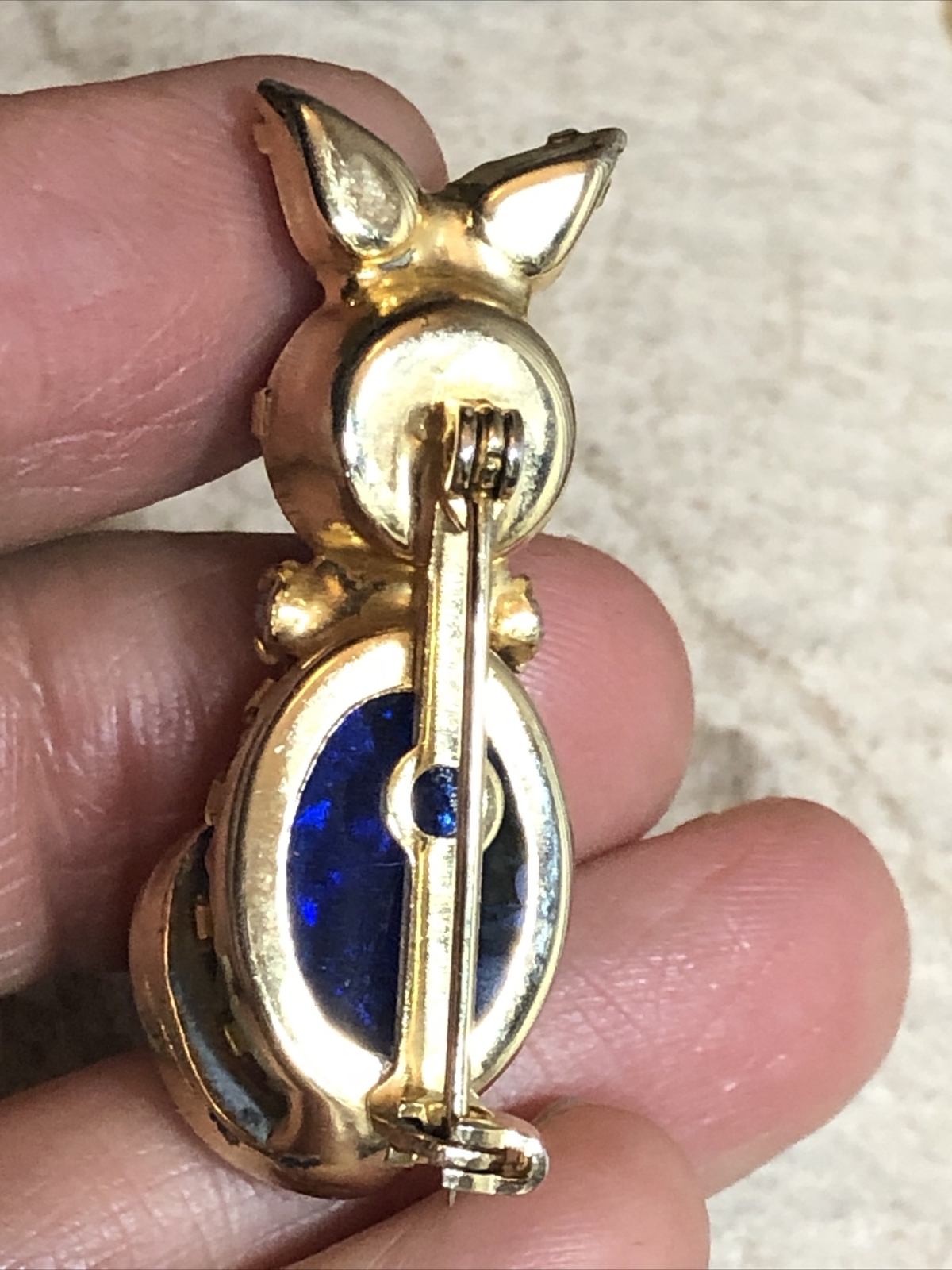 Vintage Gold tone Kitty Cat Blue Foiled Oval Dome Tummy Rhinestone pin 39mm