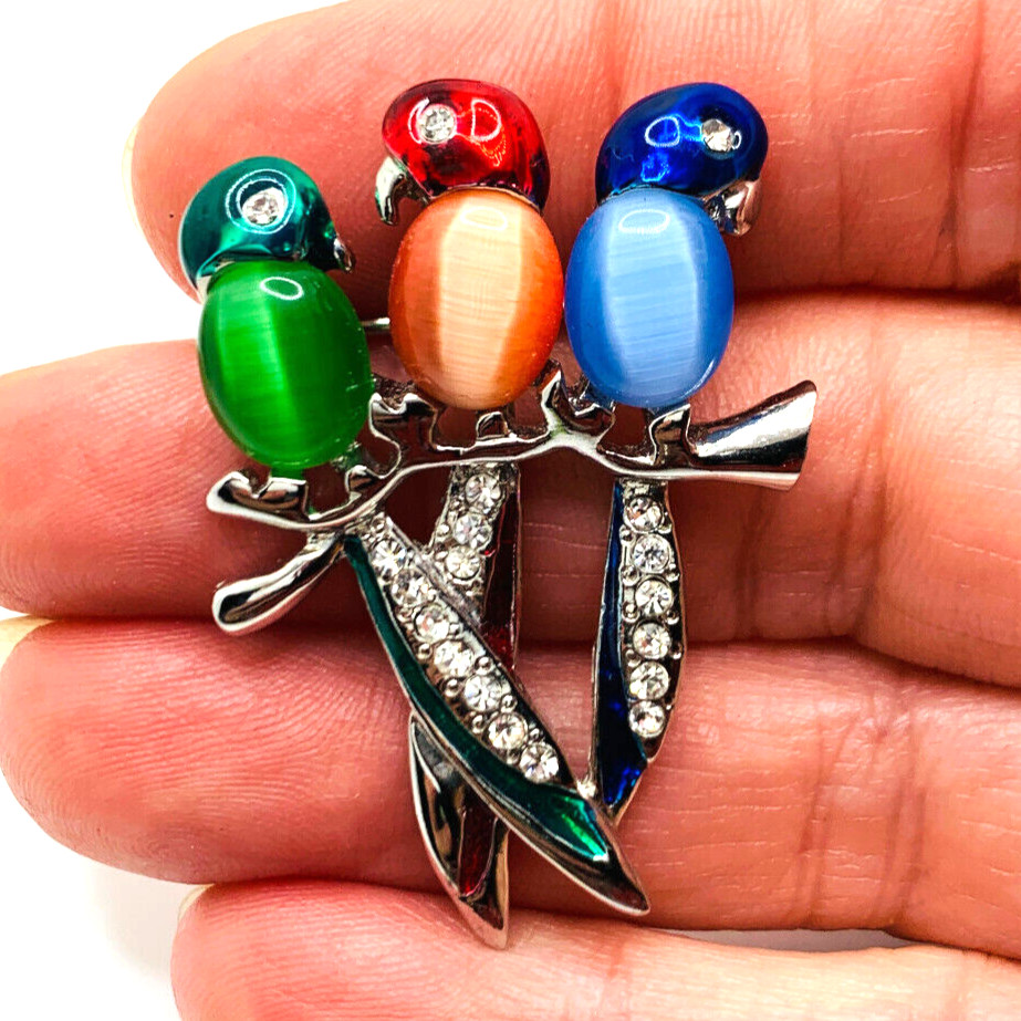 Unsigned Vintage Gold Tone 3 Jelly Belly Parrots/Birds Green Red Blue Brooch Pin