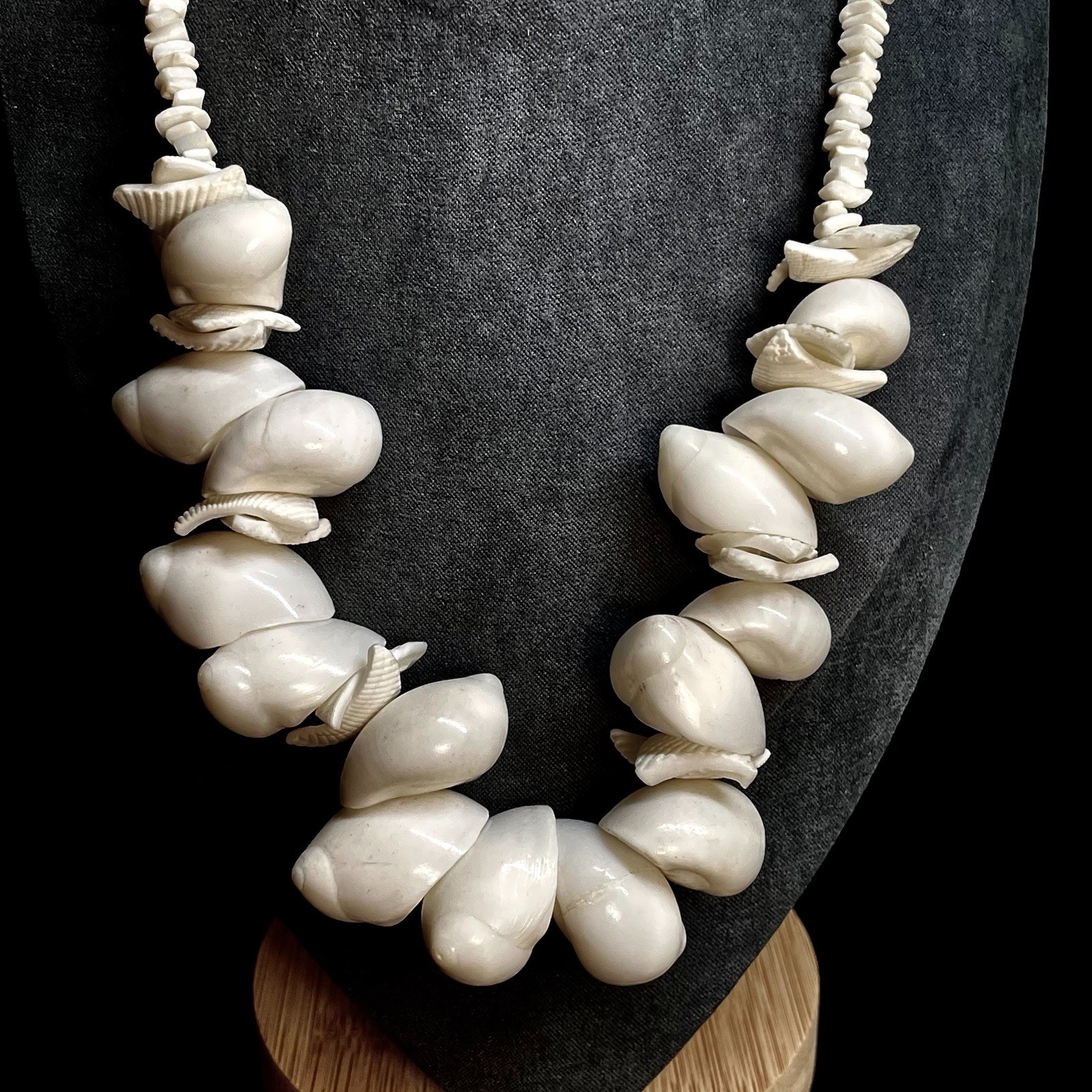 VTG Shell Necklace White Milk Moon Caribbean Snail and Cockle Shell 22 Inches
