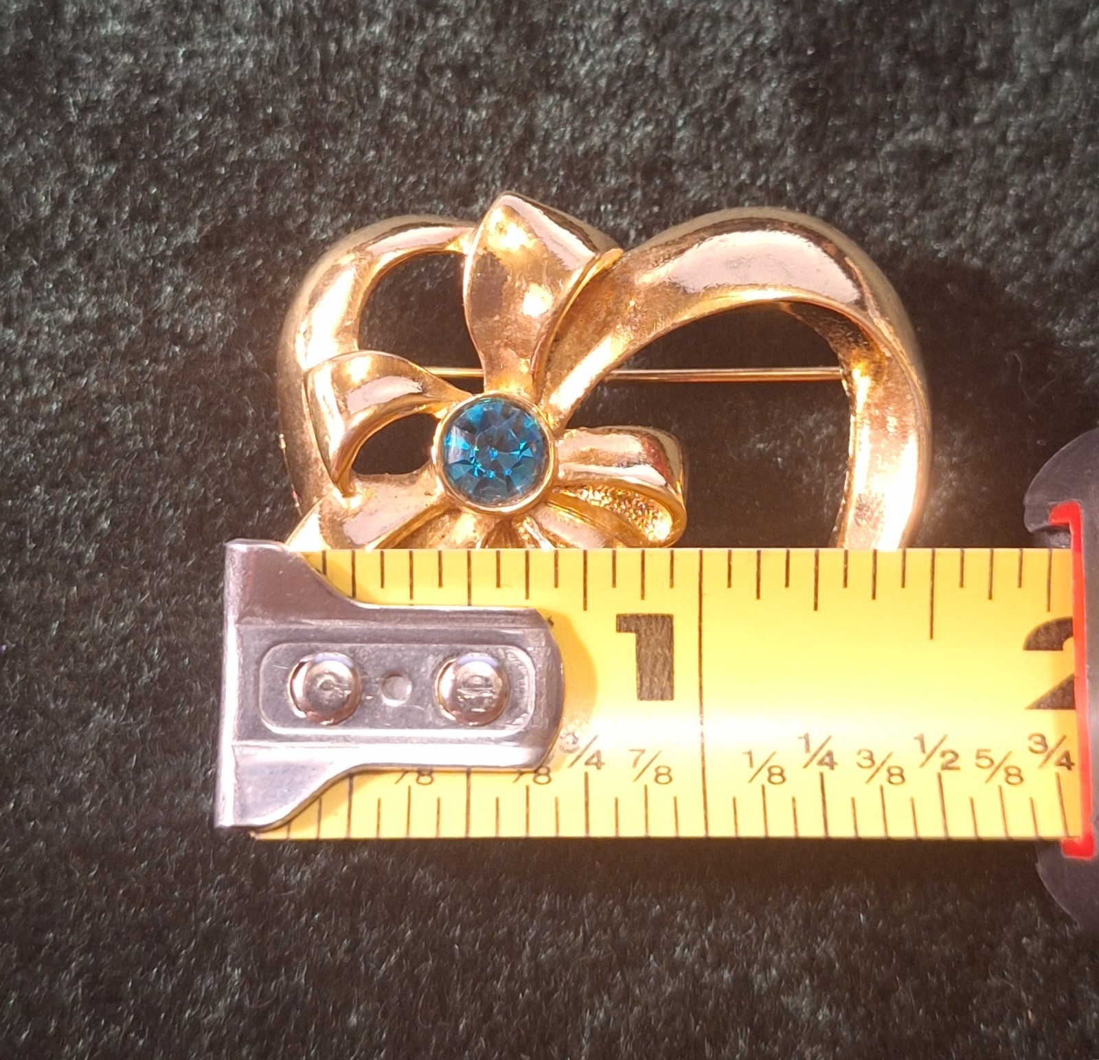 Vintage Avon Gold-tone Heart Bow May Emerald Green Crystal Birthstone Brooch