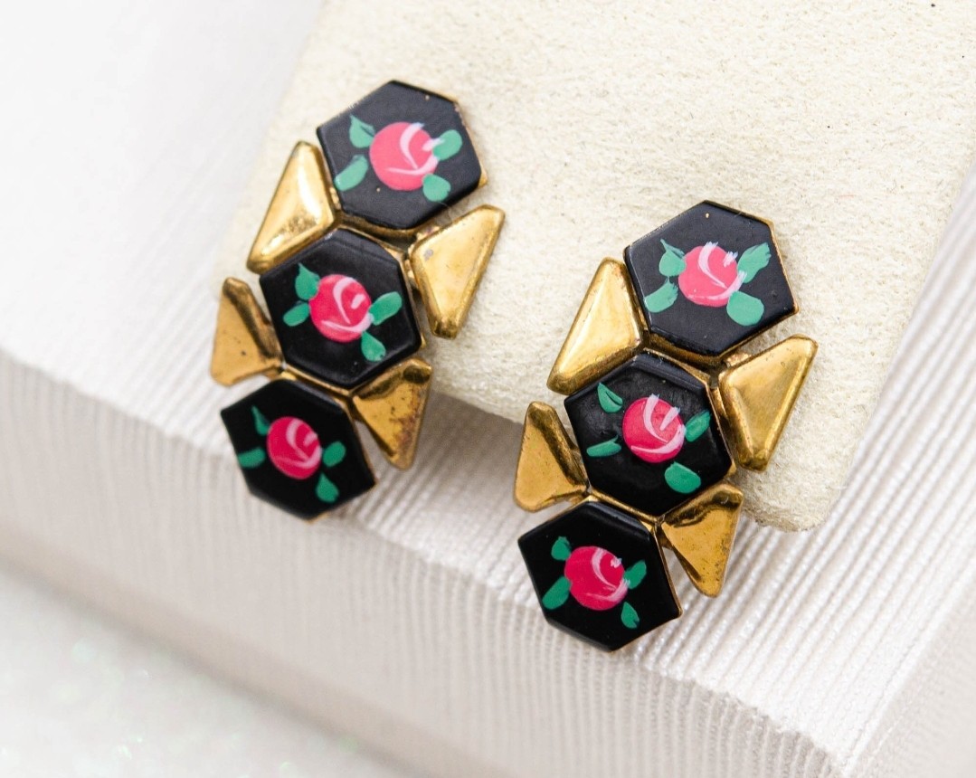 SALE VINTAGE PAINTED RED PINK ROSE FLOWER ENAMEL LINK NECKLACE CLIP EARRINGS SET