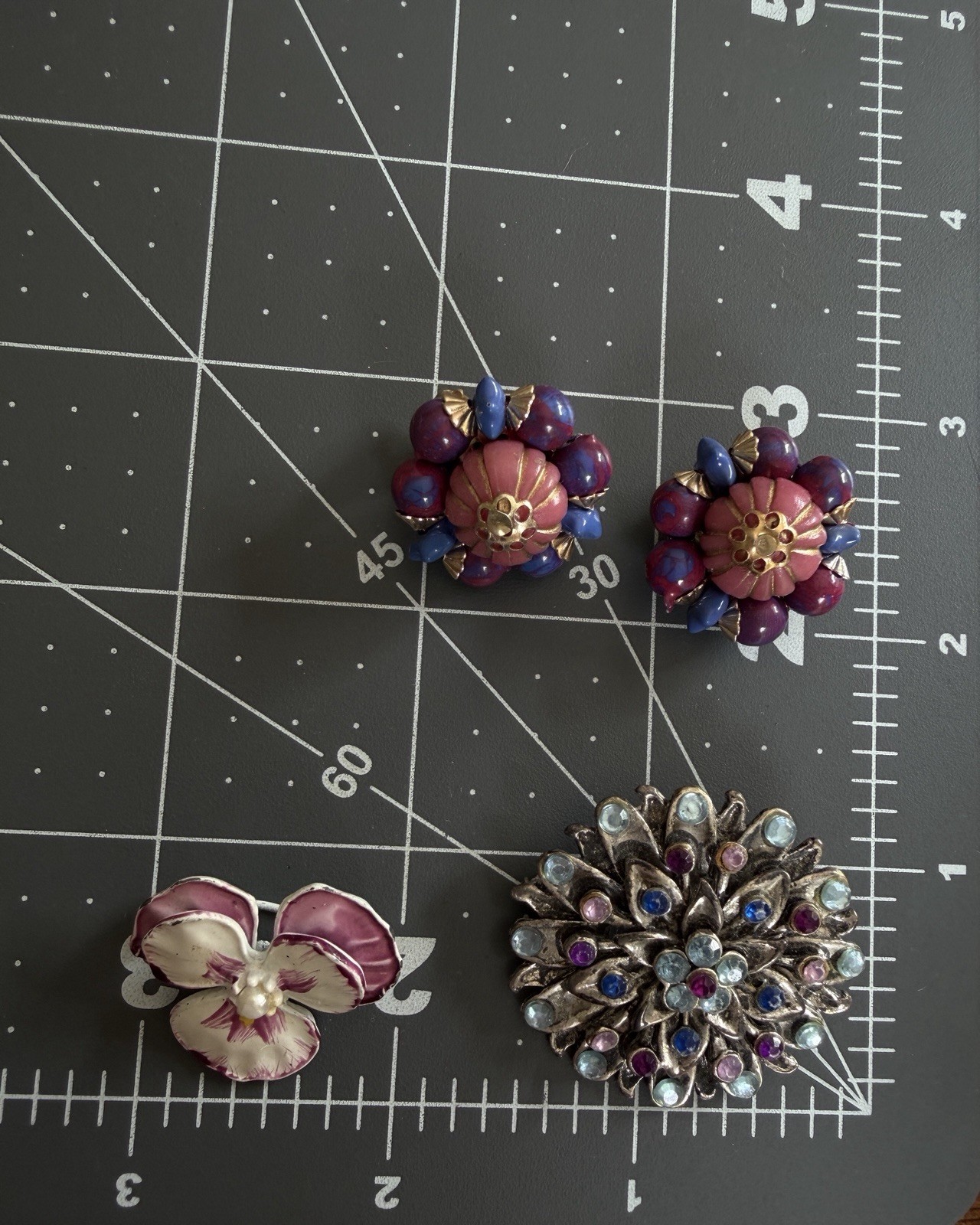 Costume Jewelry Lot 4pc Rhinestone Starburst Brooch Enamel Pansy Hong Kong VTG