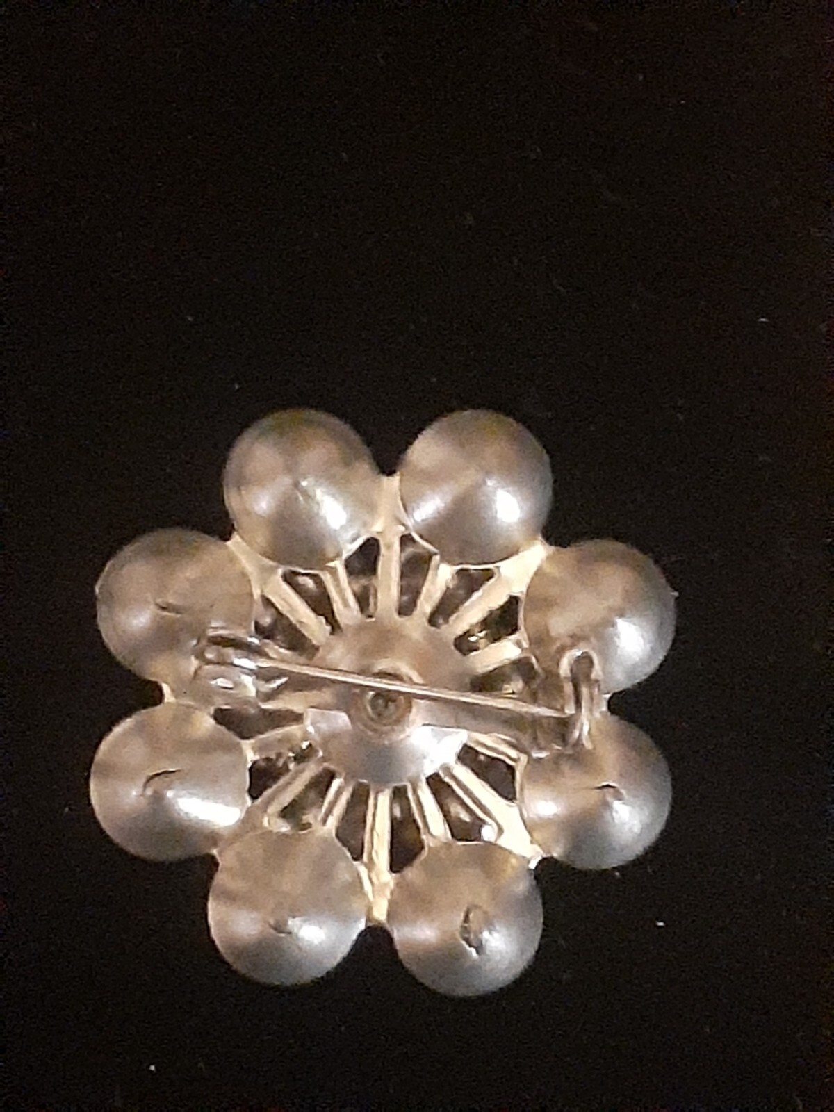 Vintage fauceted rhinestone cluster round Silvertone brooch/pin