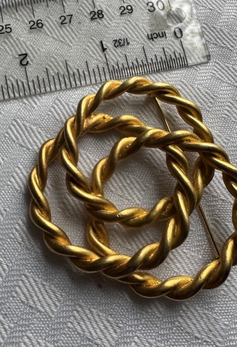Vintage Gold Tone Circle Brooch Knotted Rope Brooch Pin