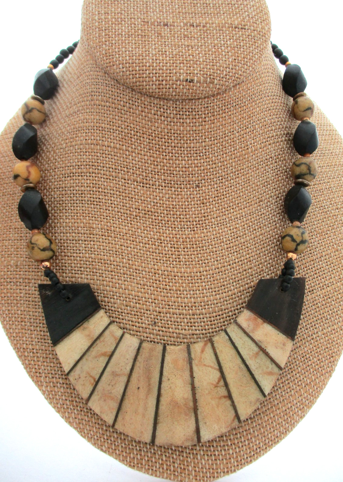 Vintage Lee Sands Inlay Black and Sponge Coral Boho Beach Cruise Necklace