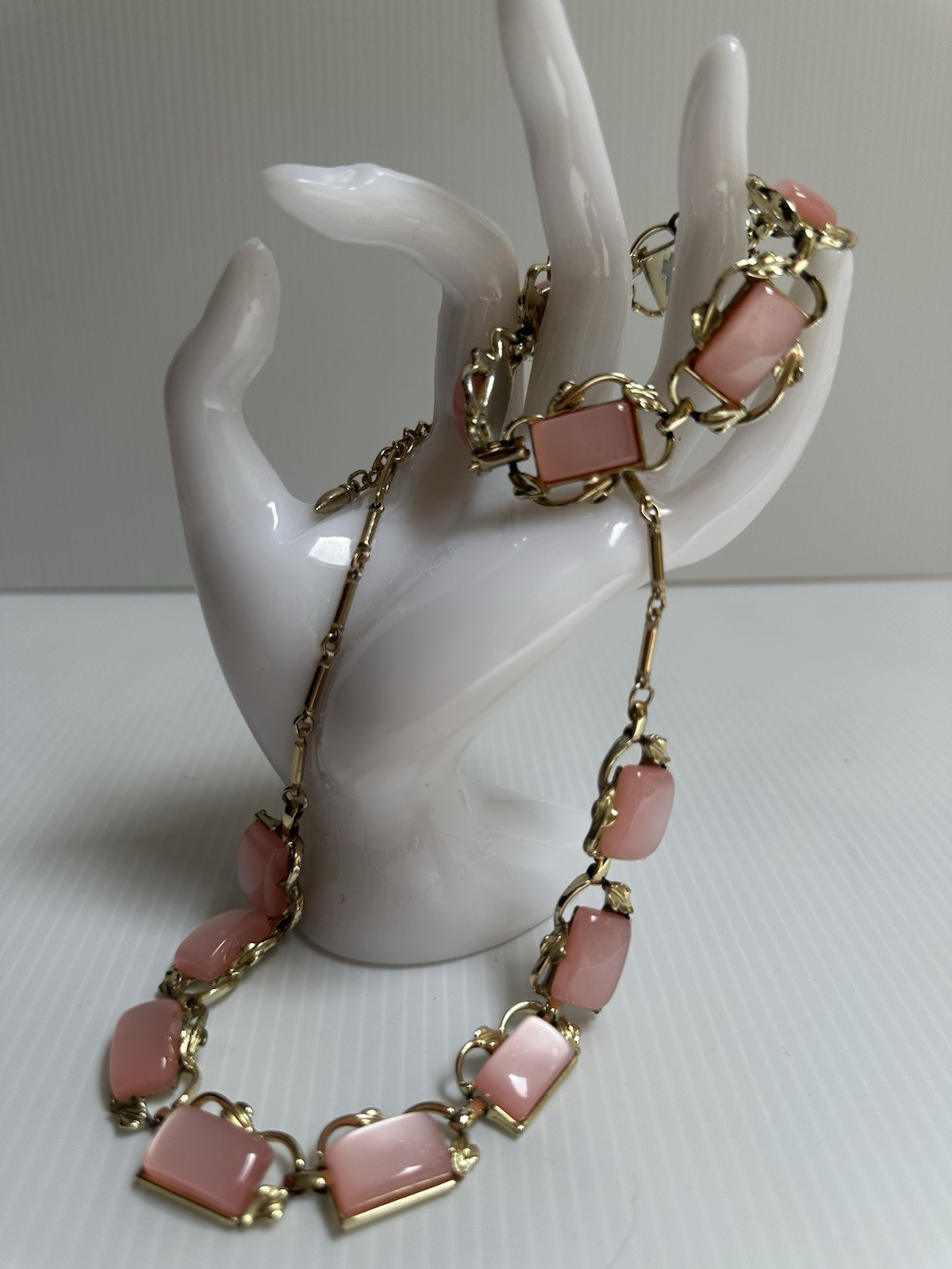 VTG 1950 SIGN CORO SET NECKLACE 17”BRACELET 7’ GOLD TONE THERMOSET PINK MOONGLOW