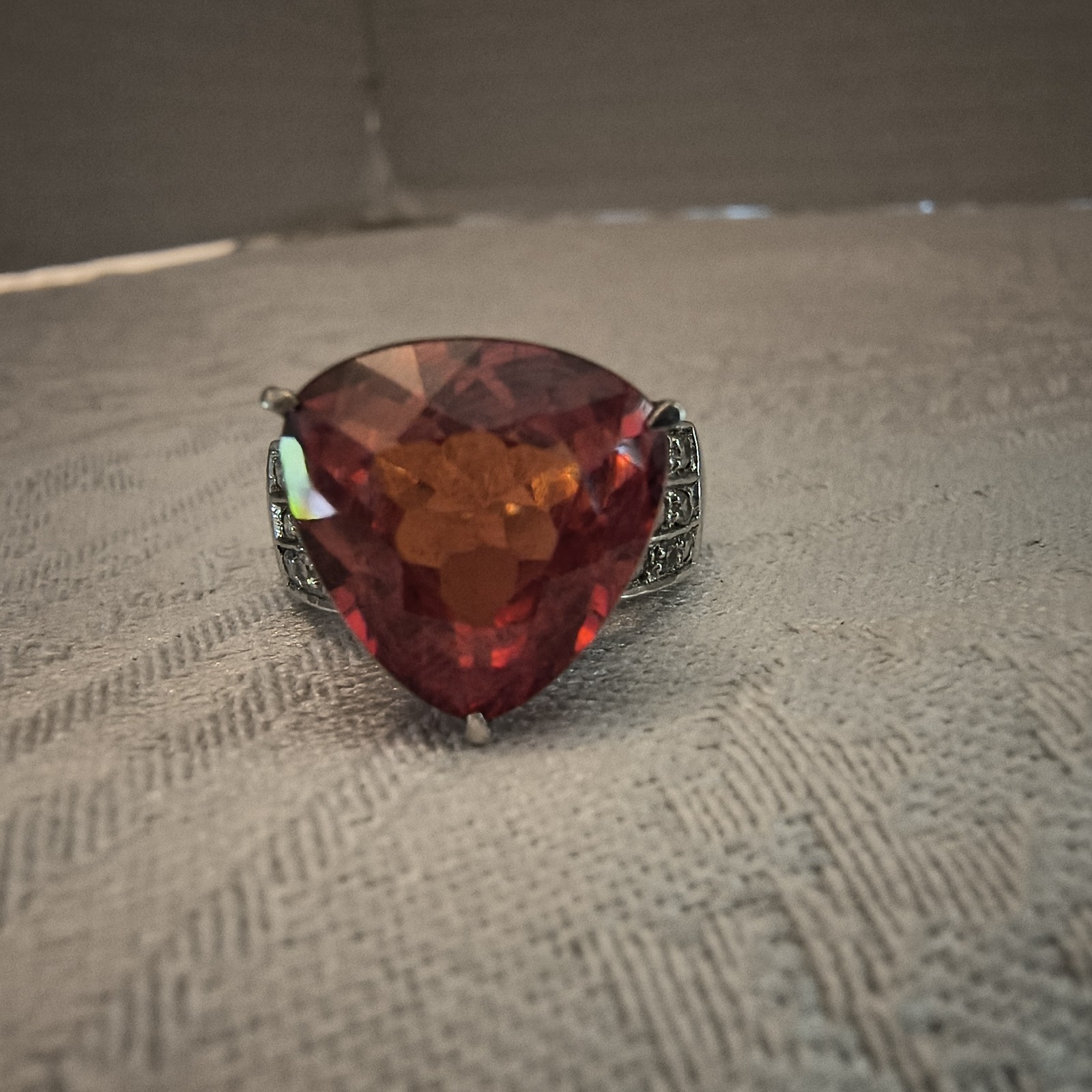 Sterling Silver Cocktail Ring W Trilliant Trillion Cut Red Crystal Gem Sz 6.75