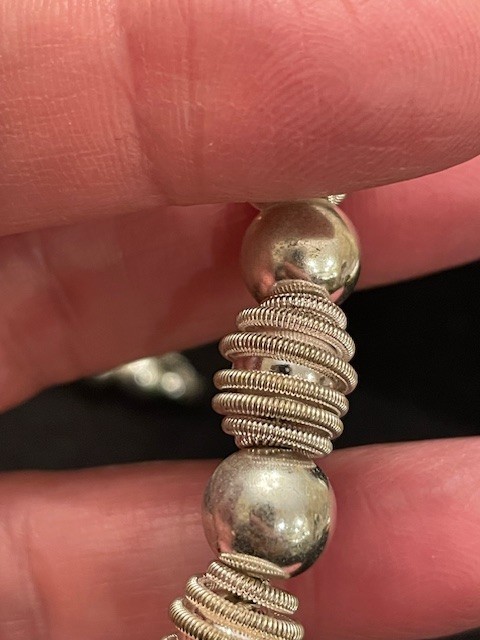 Vin. Monet Silver-ton necklace Twisted spril beads+ slver beads 9.25″ ajustable